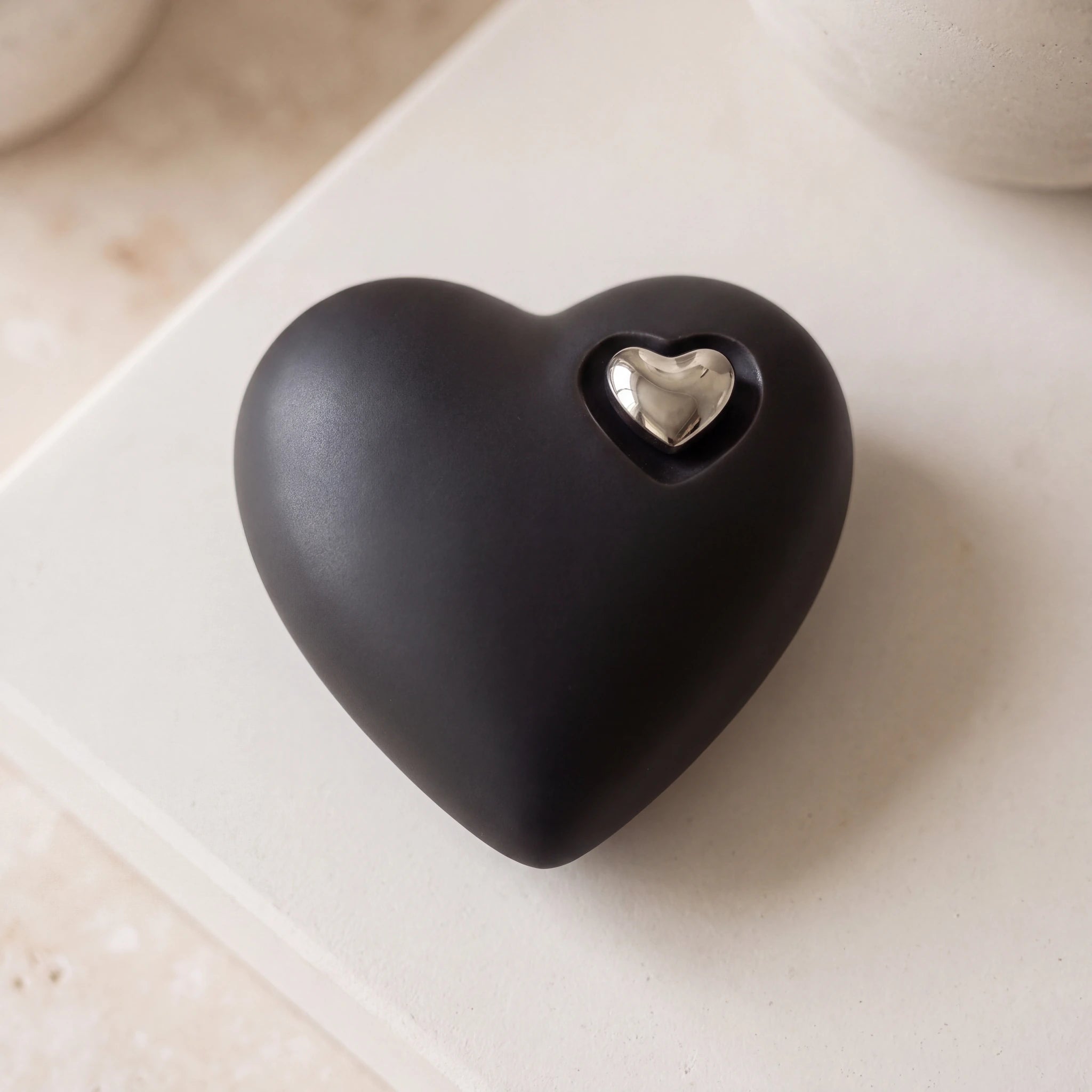 Heart-Medium-Urn-for-Ashes-in-Black-and-Silver-heart_stoneware_above