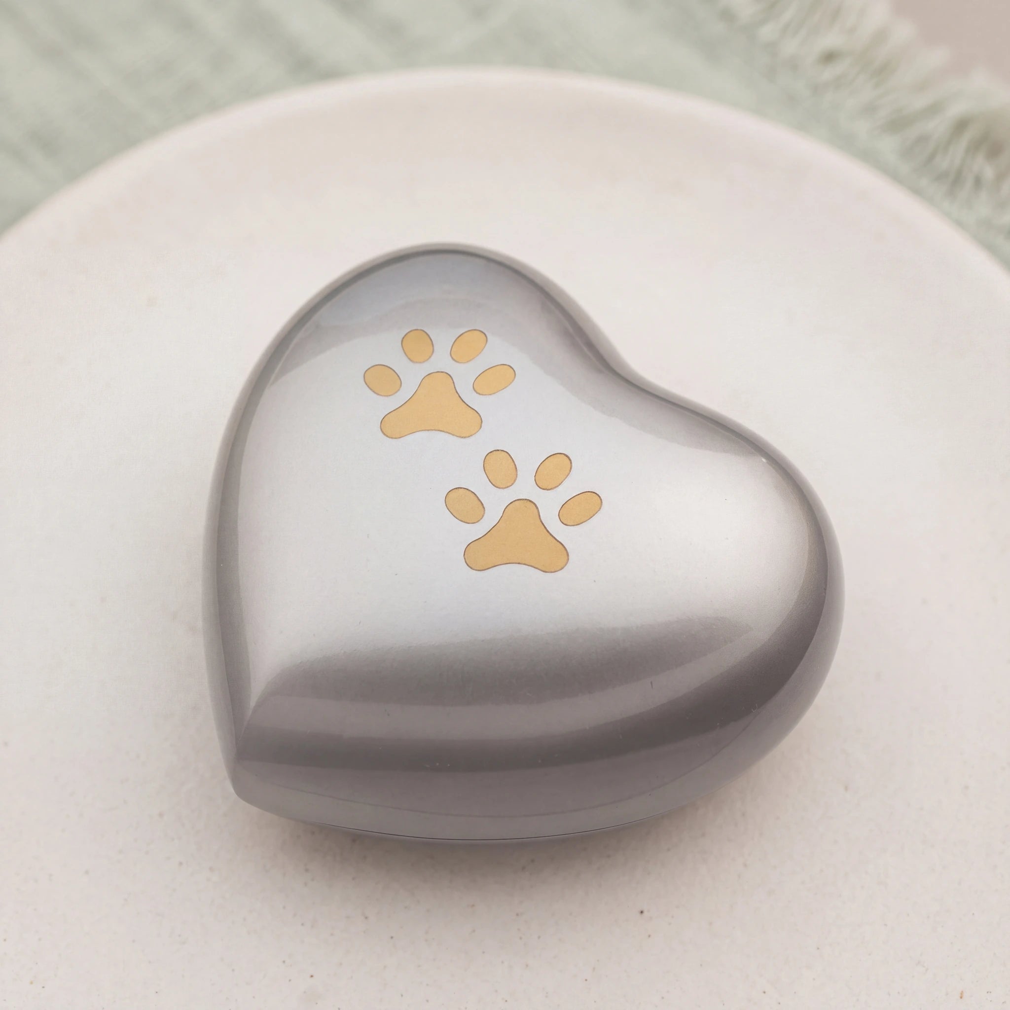 Heart-Pawprints-Pet-Keepsake-Urn-for-Ashes-in-Gold-Silver-heart_stoneware_above