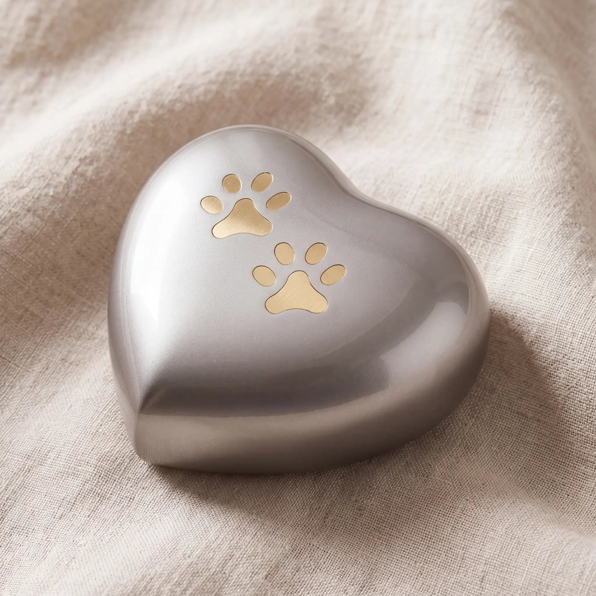 Heart-Pawprints-Pet-Small-Urn-for-Ashes-in-Gold-Silver-On-Linen