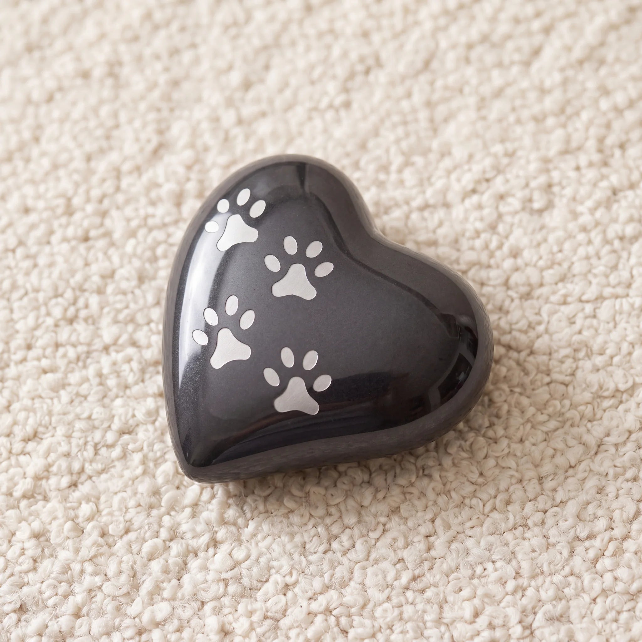 Heart-Pawprints-Pet-Urn-for-Ashes-in-Graphite-Silver-Keepsake-heart_boucle_above