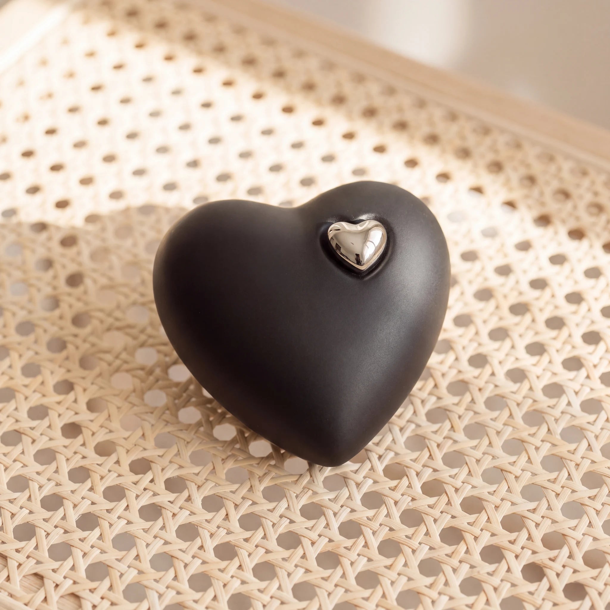 Heart-Small-Urn-for-Ashes-in-Black-and-Silver-heart_cane_above