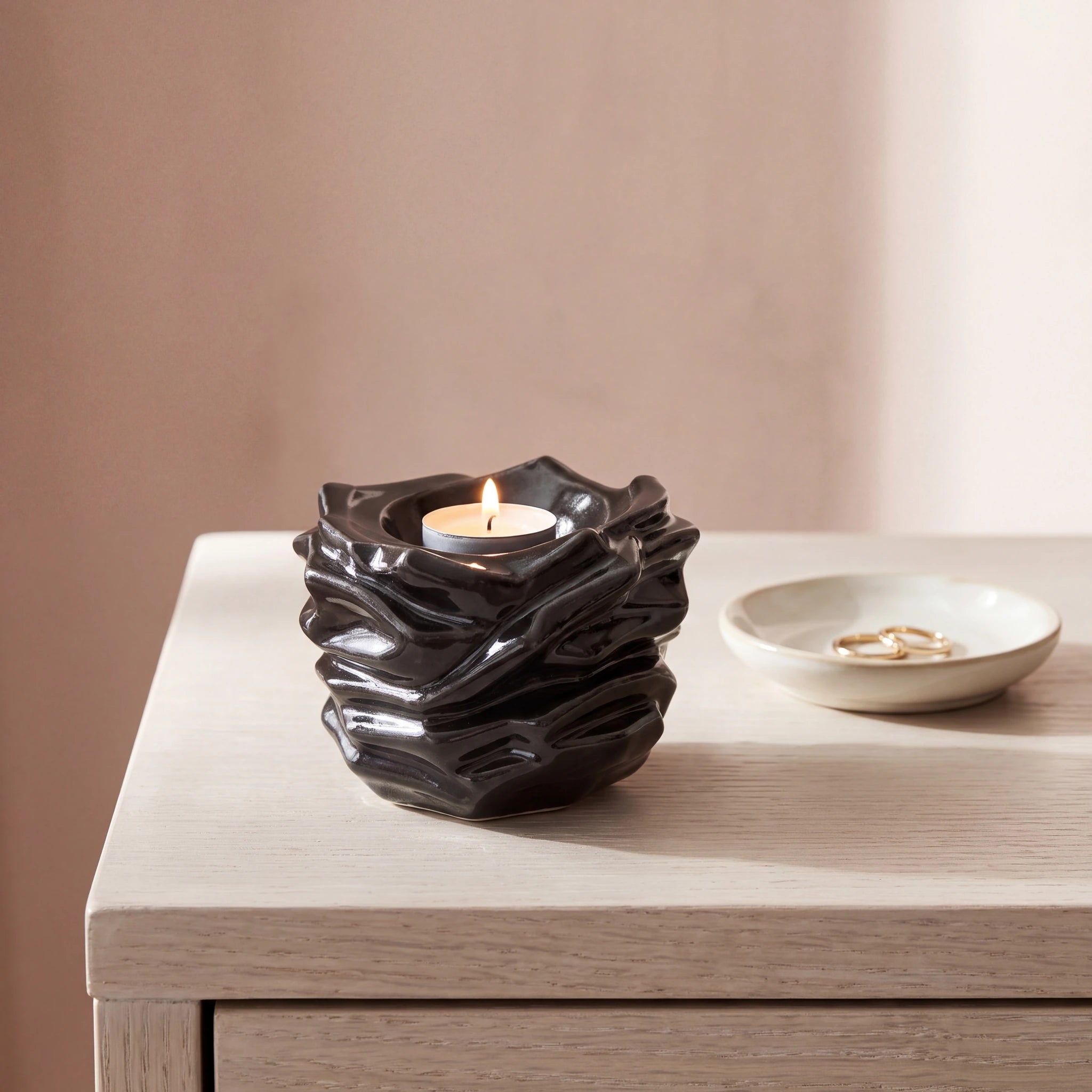 Illumination-Candle-Small-Urn-for-Ashes-in-Glossy-Black-keepsake_ring_dish-Left-Angle