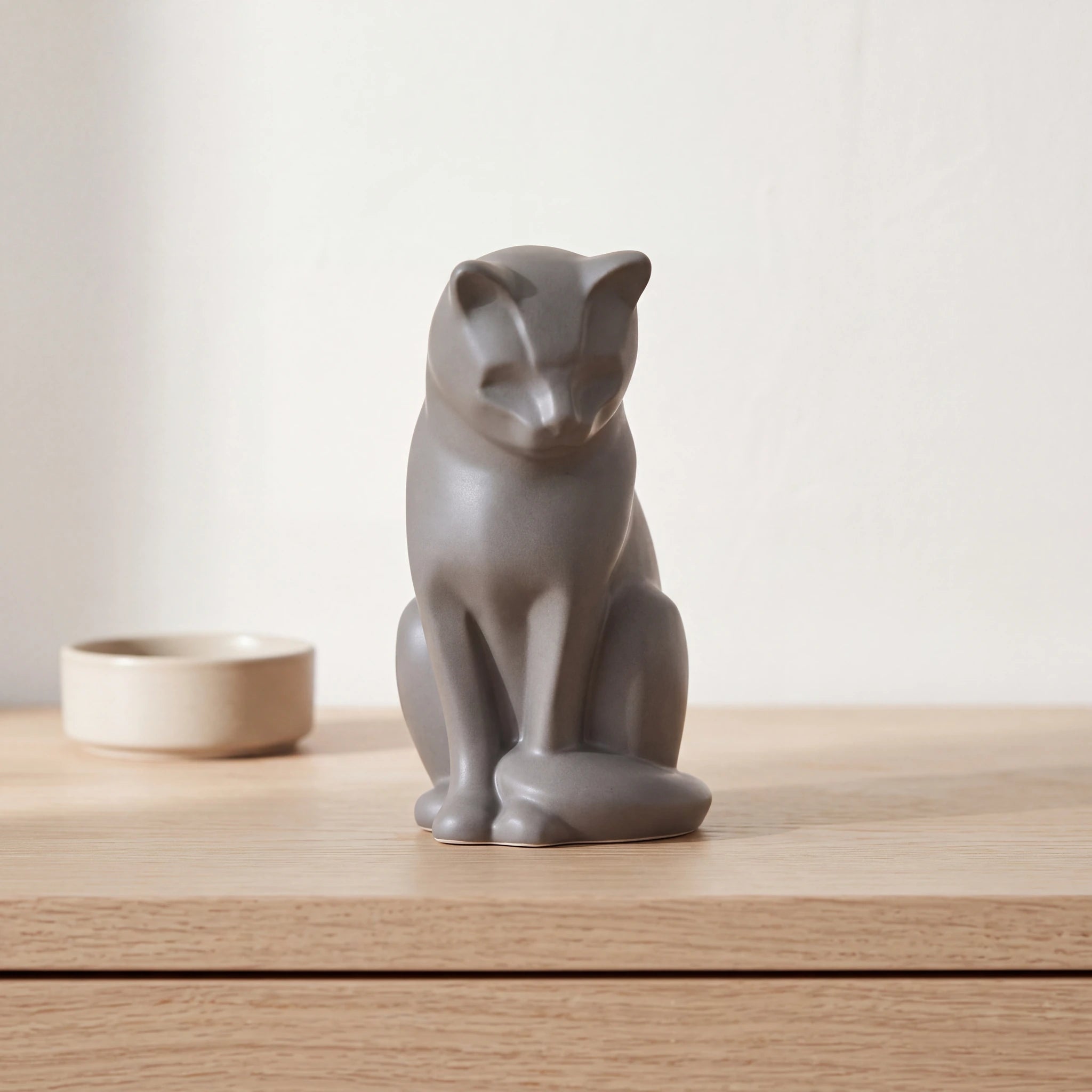 Kitten-Urn-for-Ashes-in-Matte-Grey-pet_bowl_ledge
