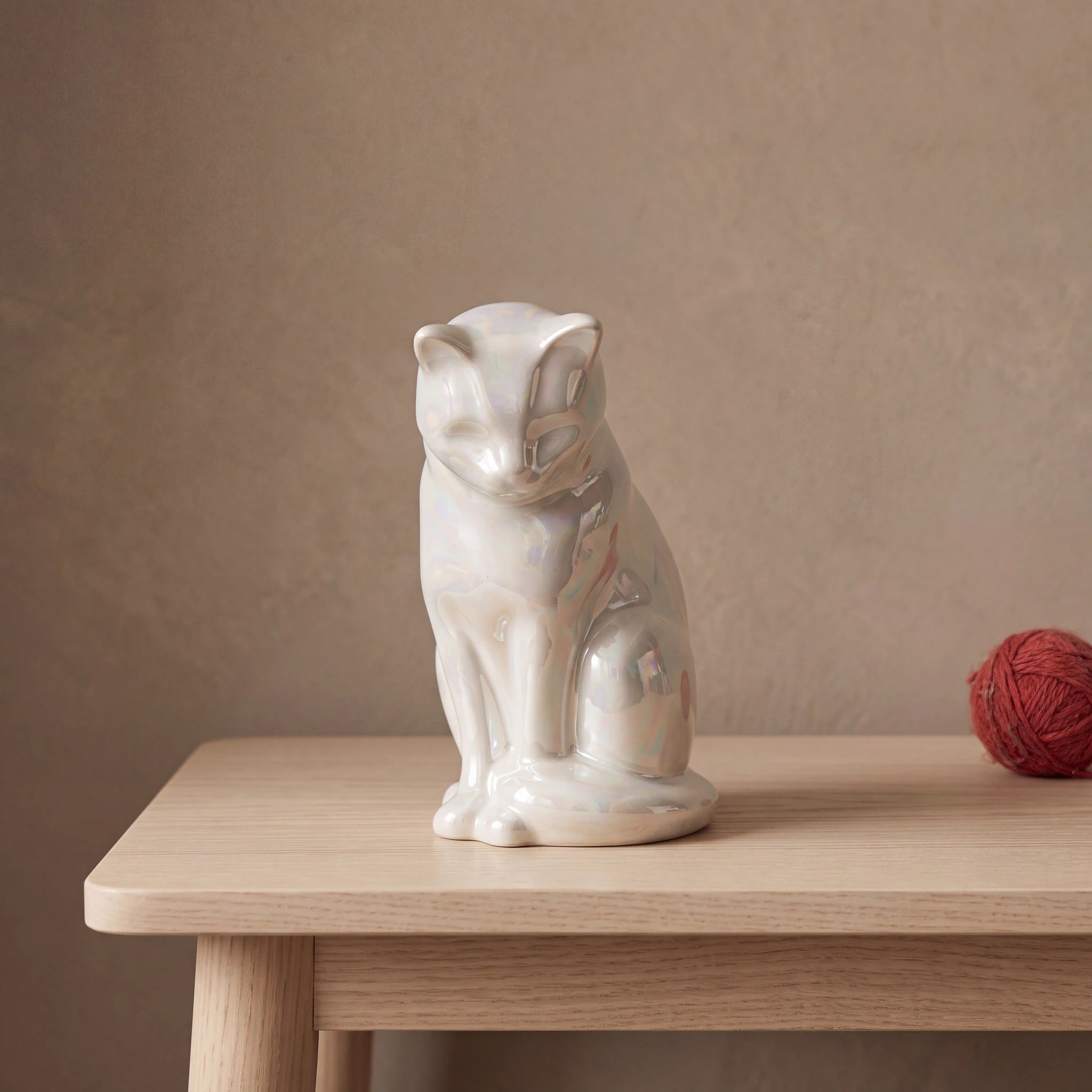 Kitten-Urn-for-Ashes-in-Pearlescent-White-pet_console_ball
