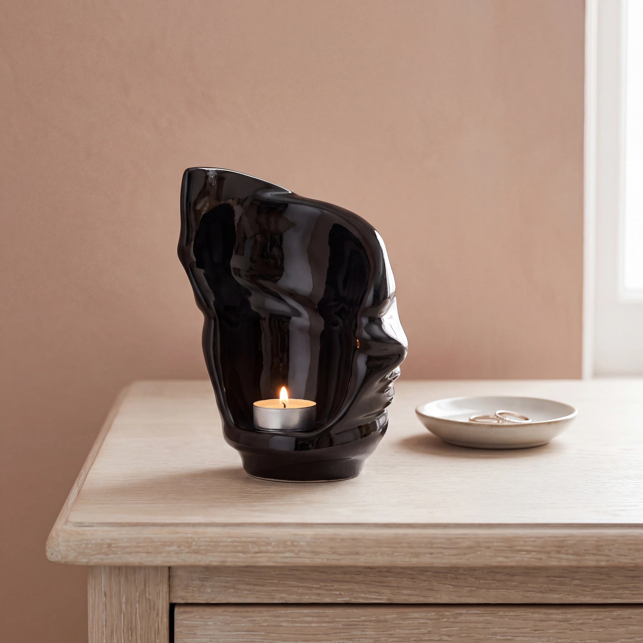 Light-Small-Urn-for-Ashes-in-Black-keepsake_ring_dish-Left-Angle