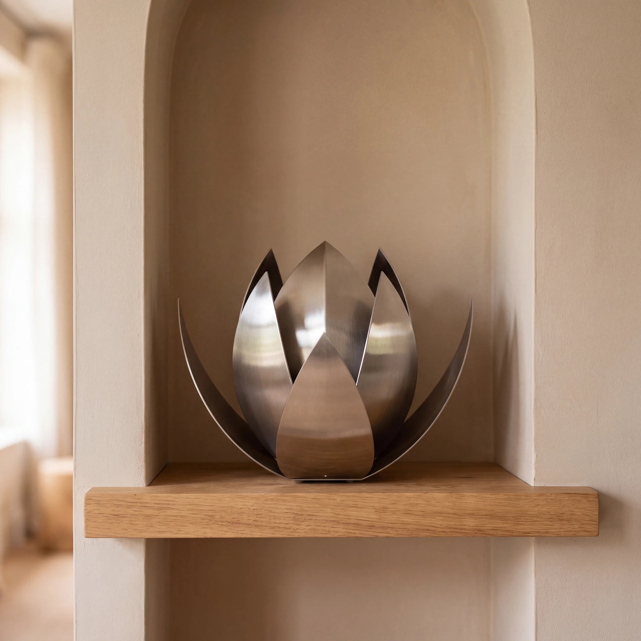 Lotus-Medium-Urn-for-Ashes-in-Stainless-Steel-amto_alcove