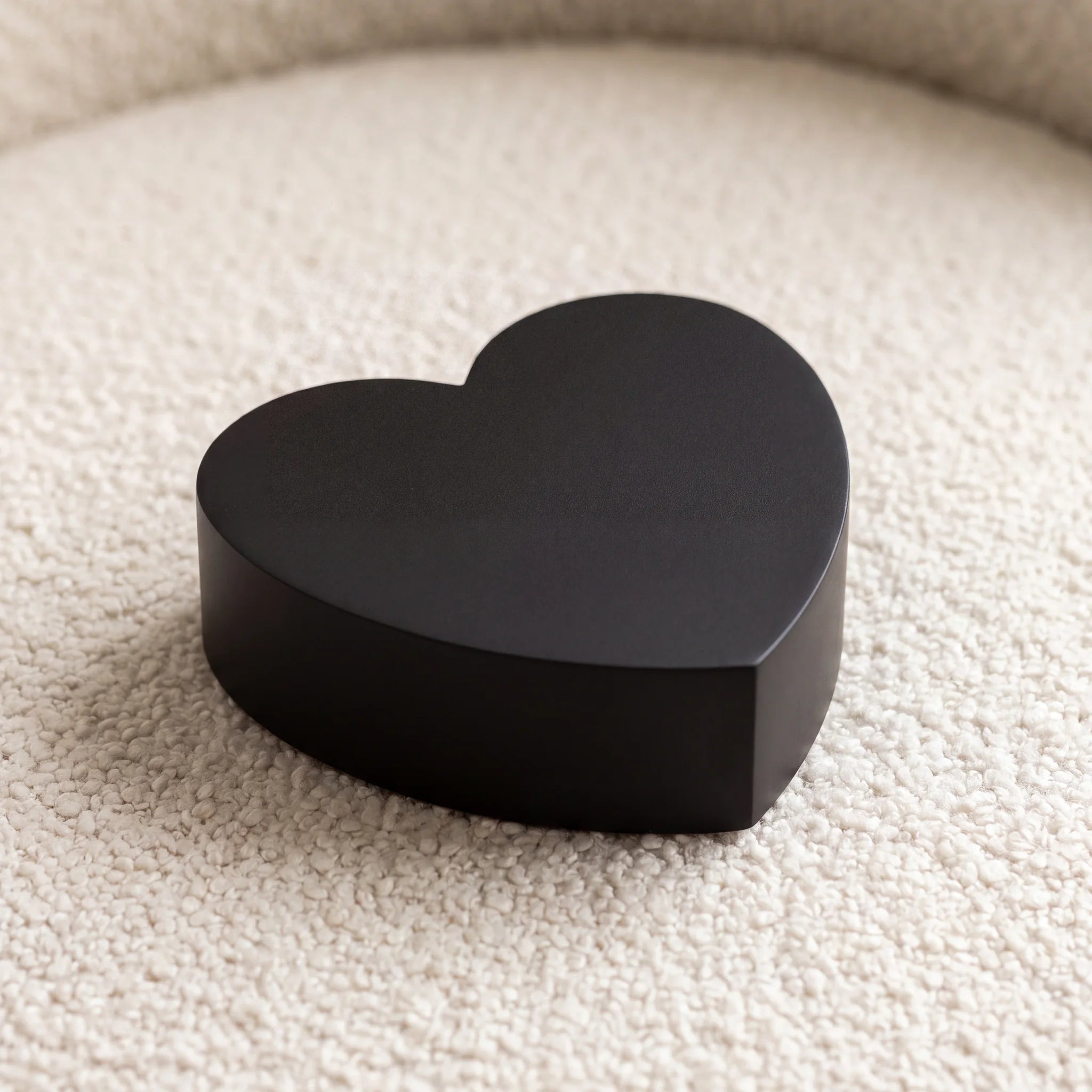 Love-Heart-Extra-Small-Urn-for-Ashes-in-Matte-Black-Stainless-Steel-heart_boucle_above