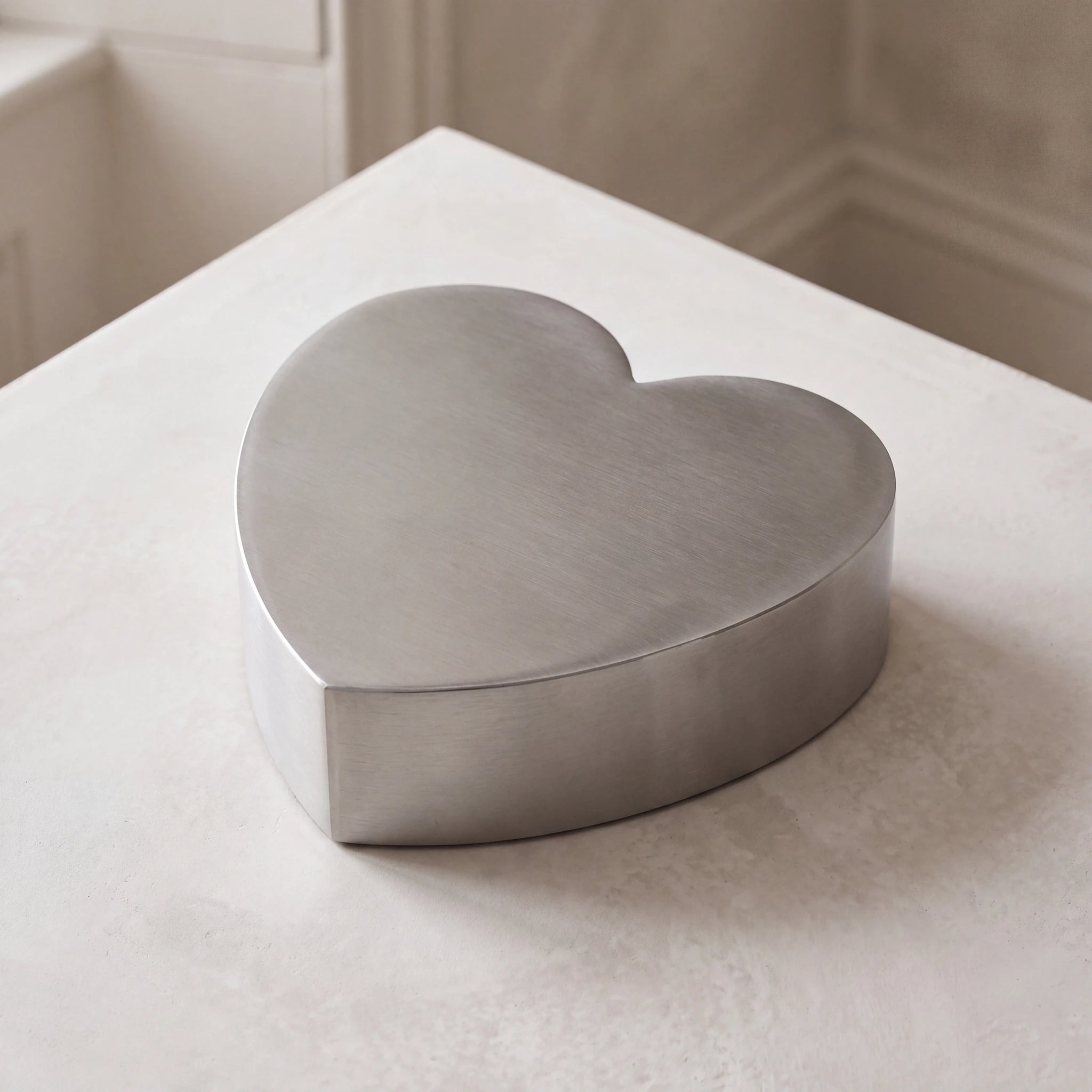 Love-Heart-Large-Urn-for-Ashes-in-Stainless-Steel-heart_plaster_above