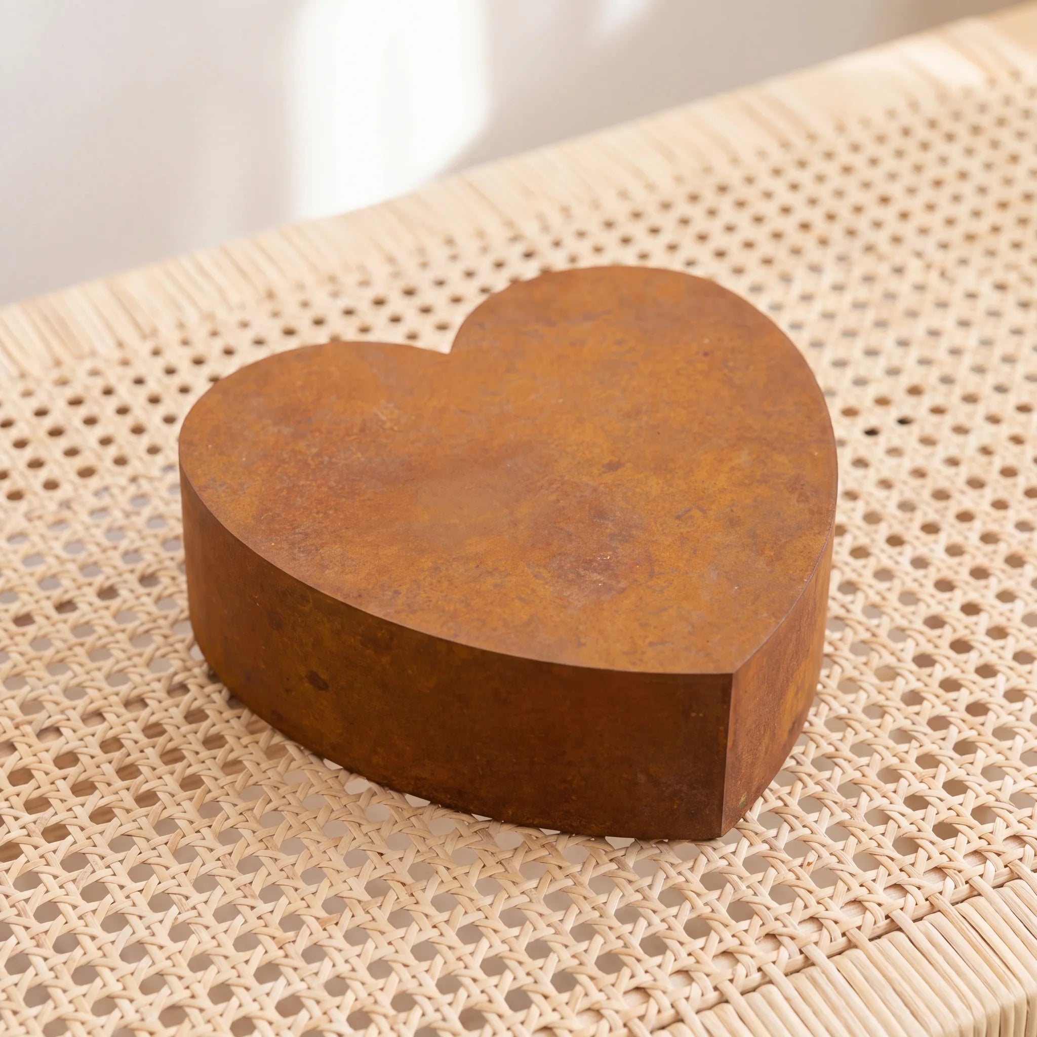 Love-Heart-Pet-Urn-for-Ashes-in-Corten-Steel-heart_cane_above