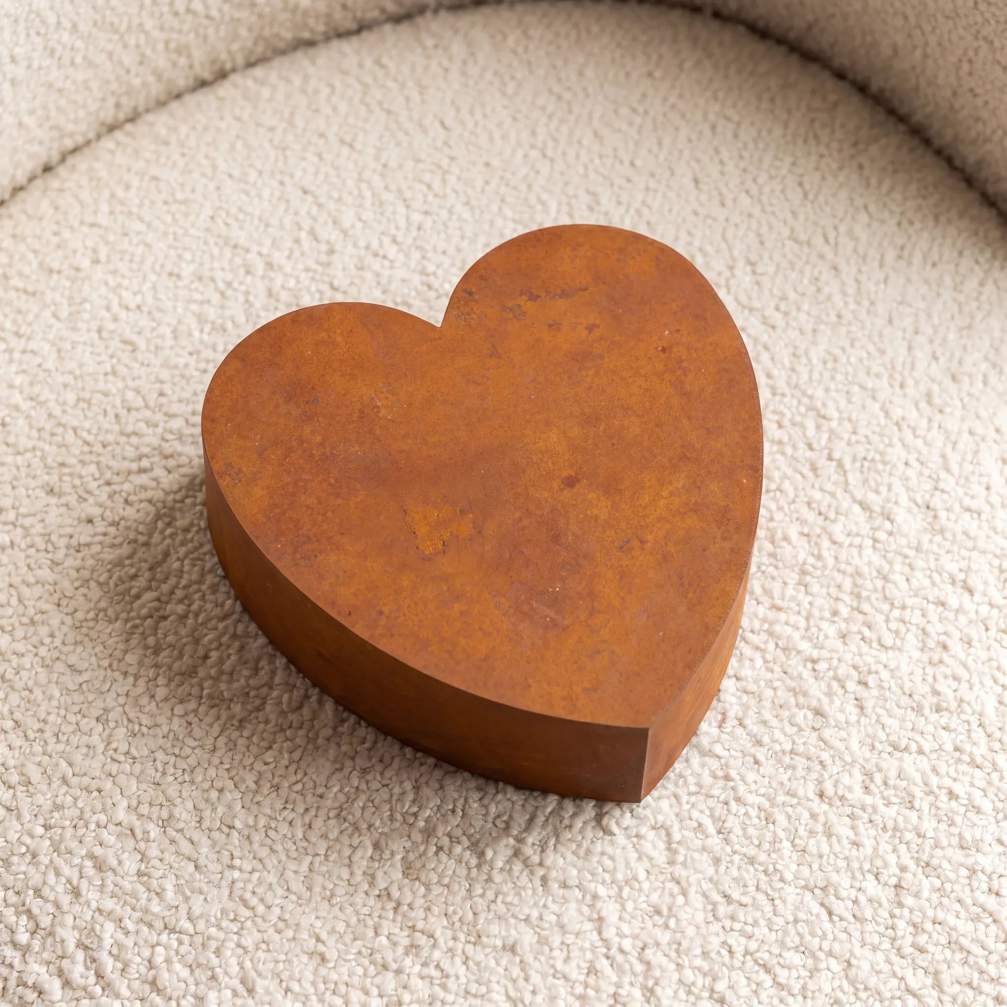 Love-Heart-Small-Urn-for-Ashes-in-Corten-Steel-heart_boucle_above