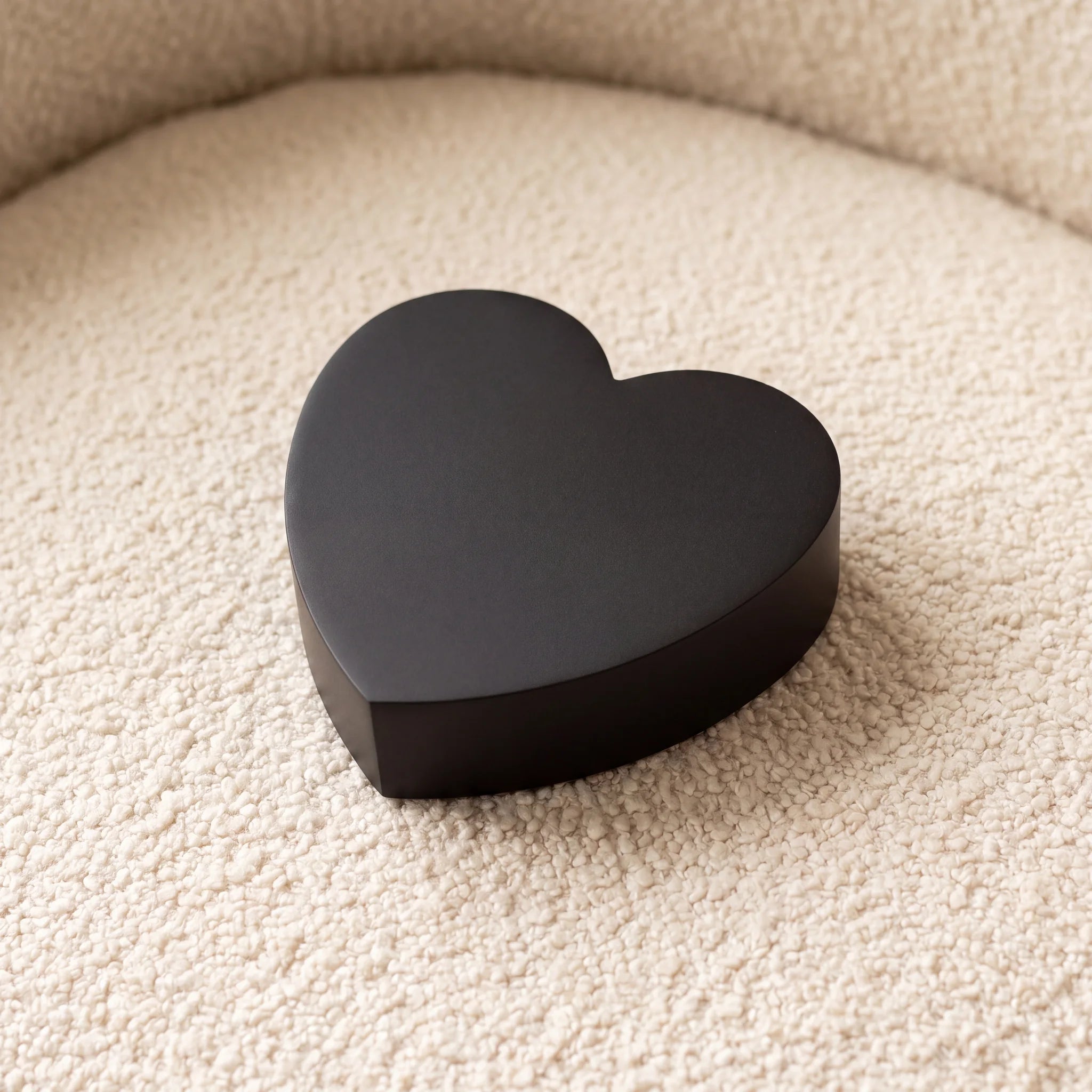 Love-Heart-Small-Urn-for-Ashes-in-Matte-Black-Stainless-Steel-heart_boucle_above