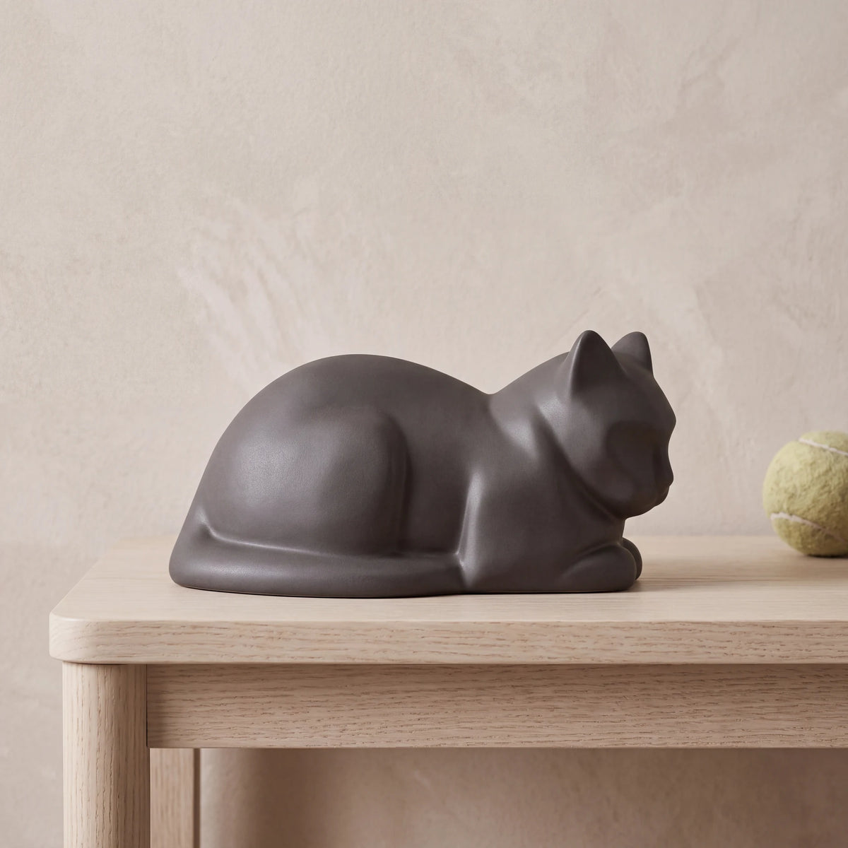 Lying-Cat-Urn-for-Ashes-in-Matte-Grey-pet_console_ball