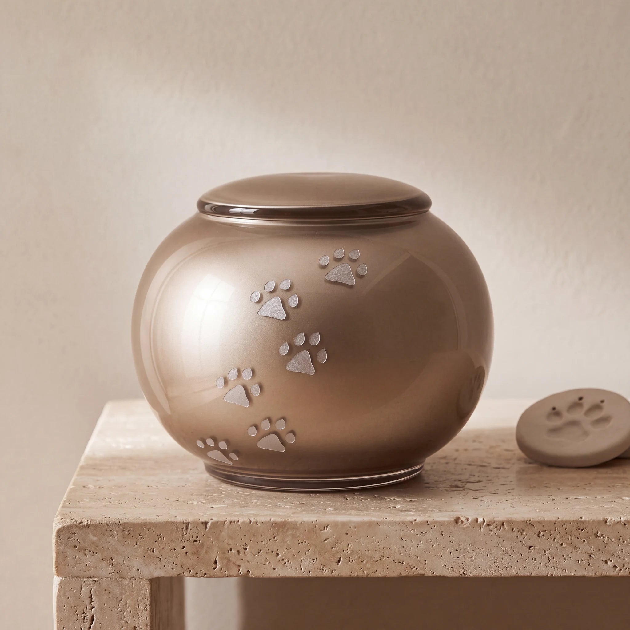 Pawprints-Round-Crystal-Pet-Urn-for-Ashes-in-Cappuccino-Large-pet_paw_token
