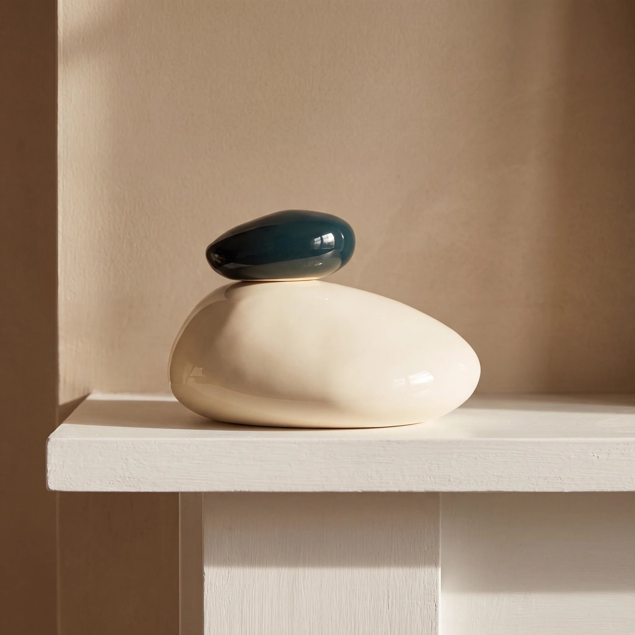 Pebbles Adult Cremation Urn for Ashes in Cream