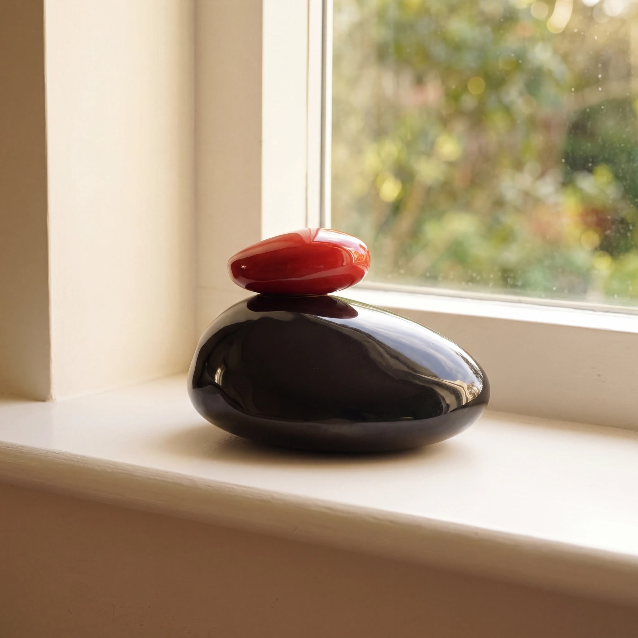 Pebbles Adult Cremation Urn for Ashes in Glossy Black and Red