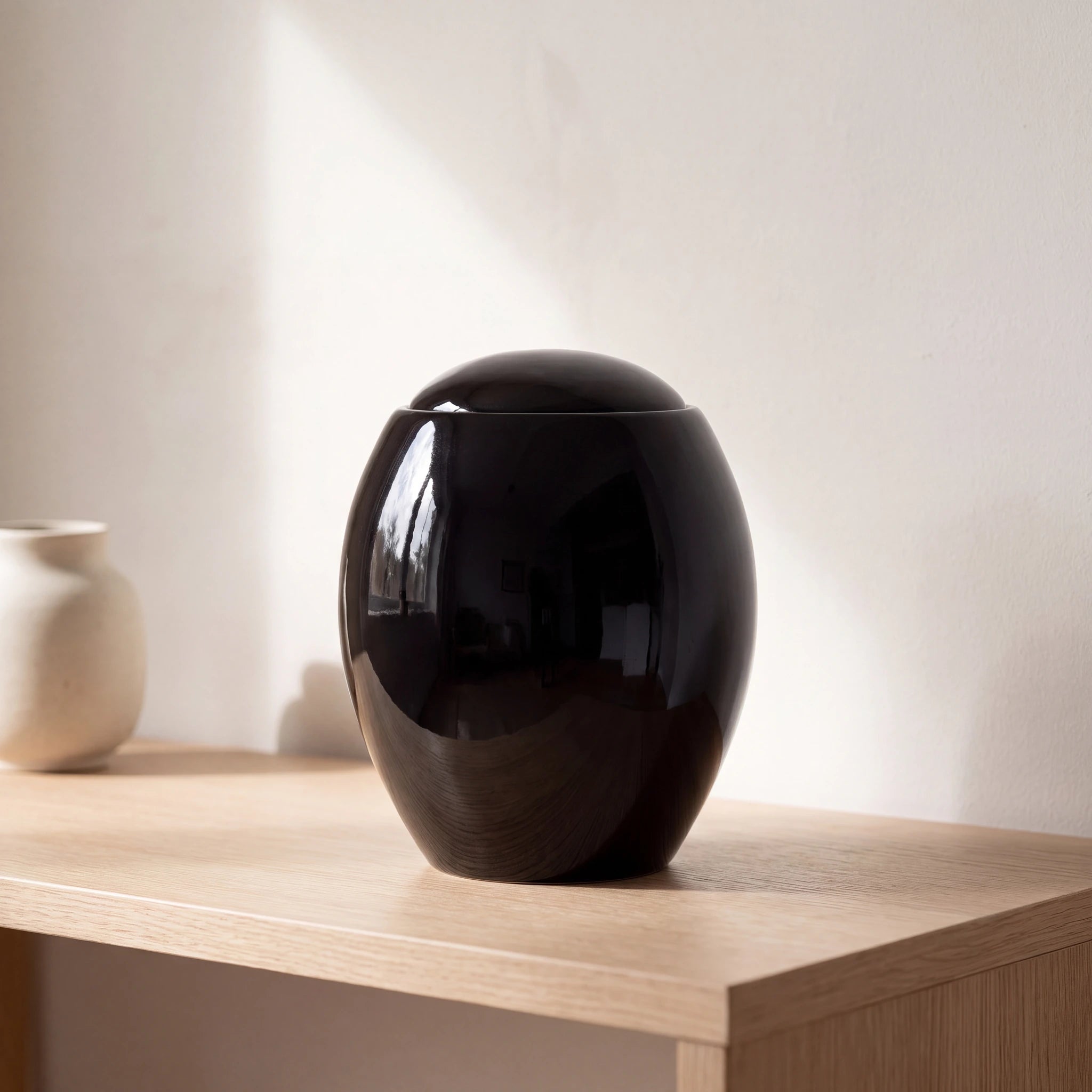 Pure Black Modern Adult Cremation Urn for Ashes