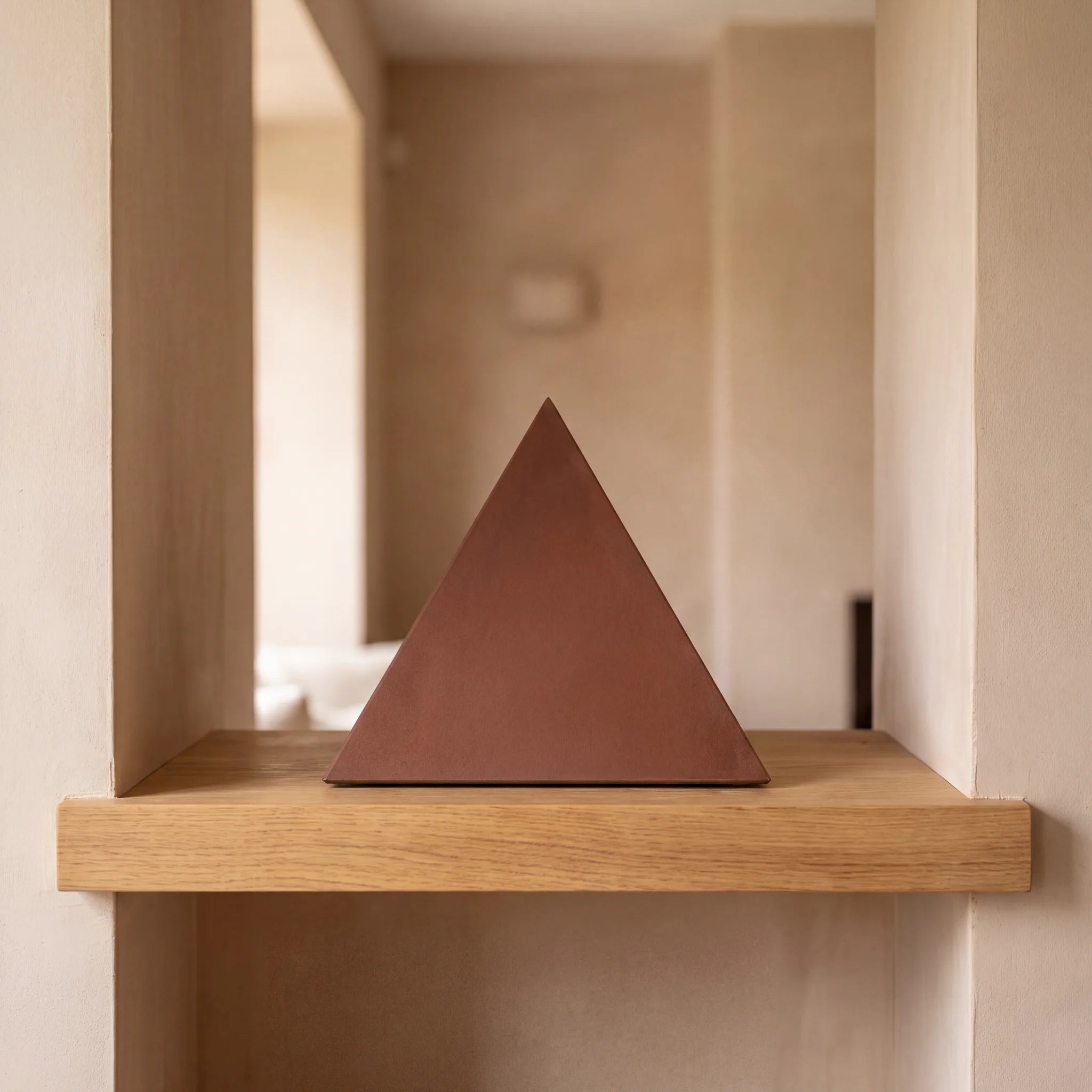 Pyramid-Large-Urn-for-Ashes-in-Corten-Steel-amto_alcove