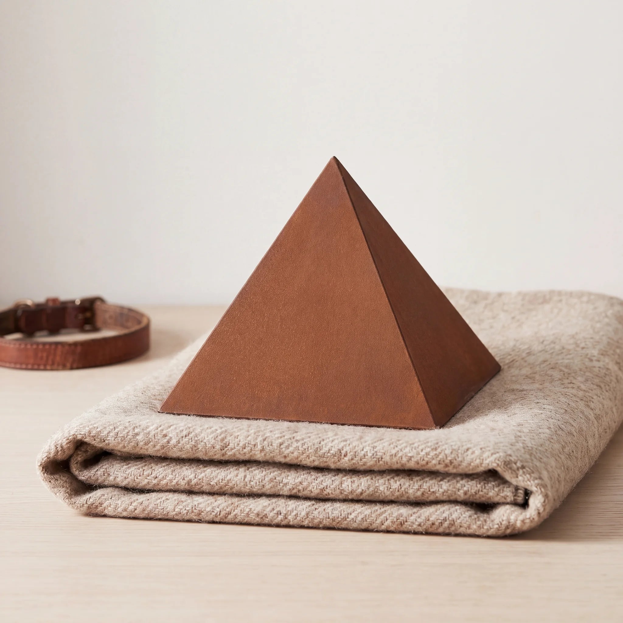 Pyramid-Pet-Urn-for-Ashes-in-Corten-Steel-pet_blanket_fold
