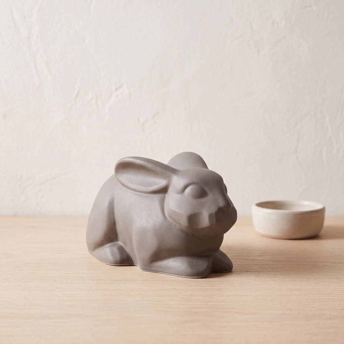 Rabbit-Urn-for-Ashes-in-Matte-Grey-pet_bowl_ledge