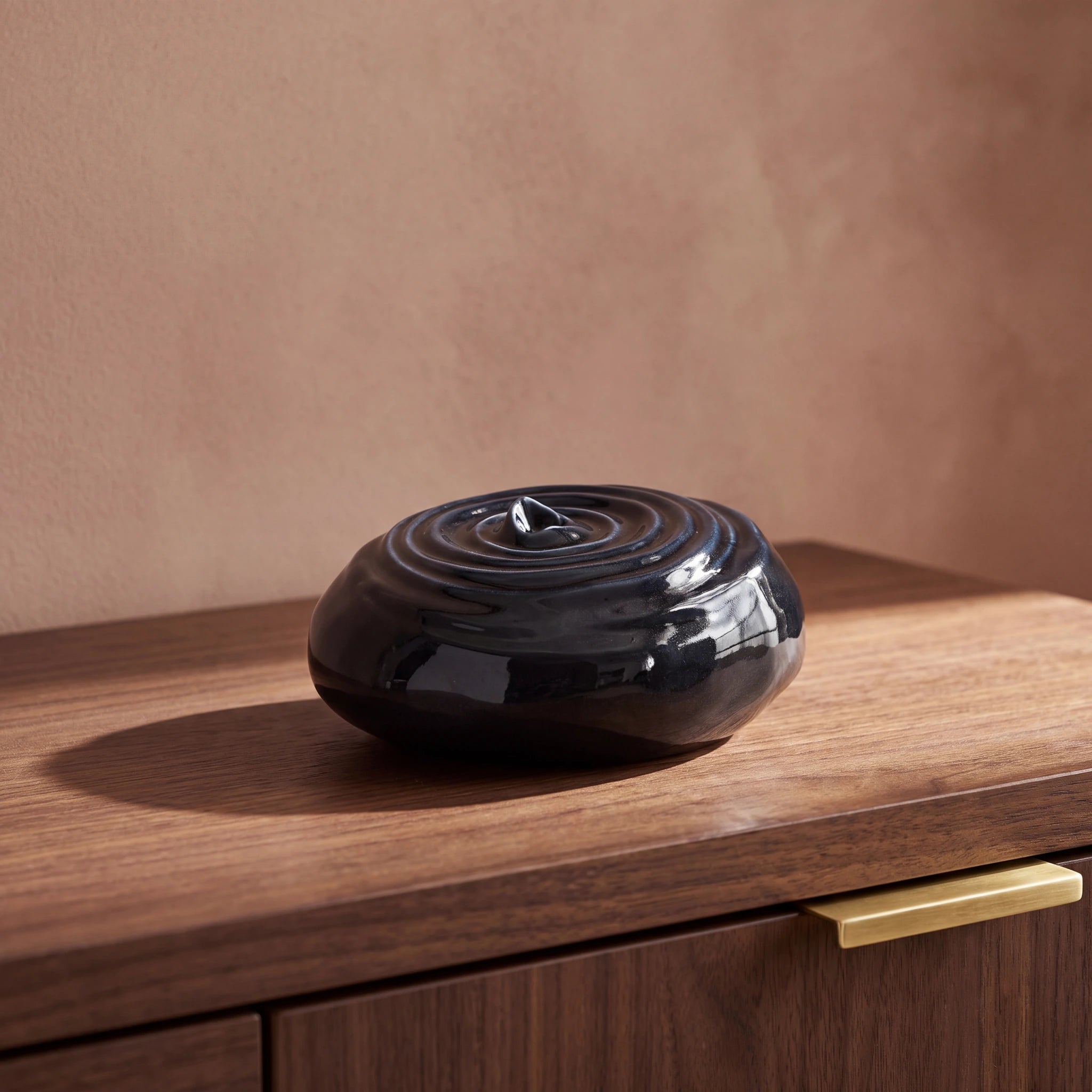 Ripples Adult Cremation Urn for Ashes in Glossy Black