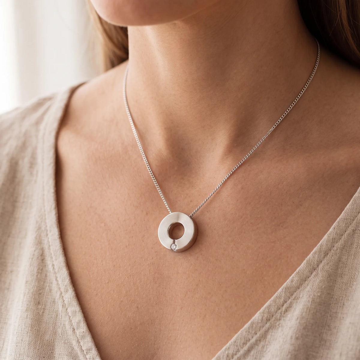Self-fill-Crystal-Circle-of-Life-Memorial-Ashes-Pendant-Worn