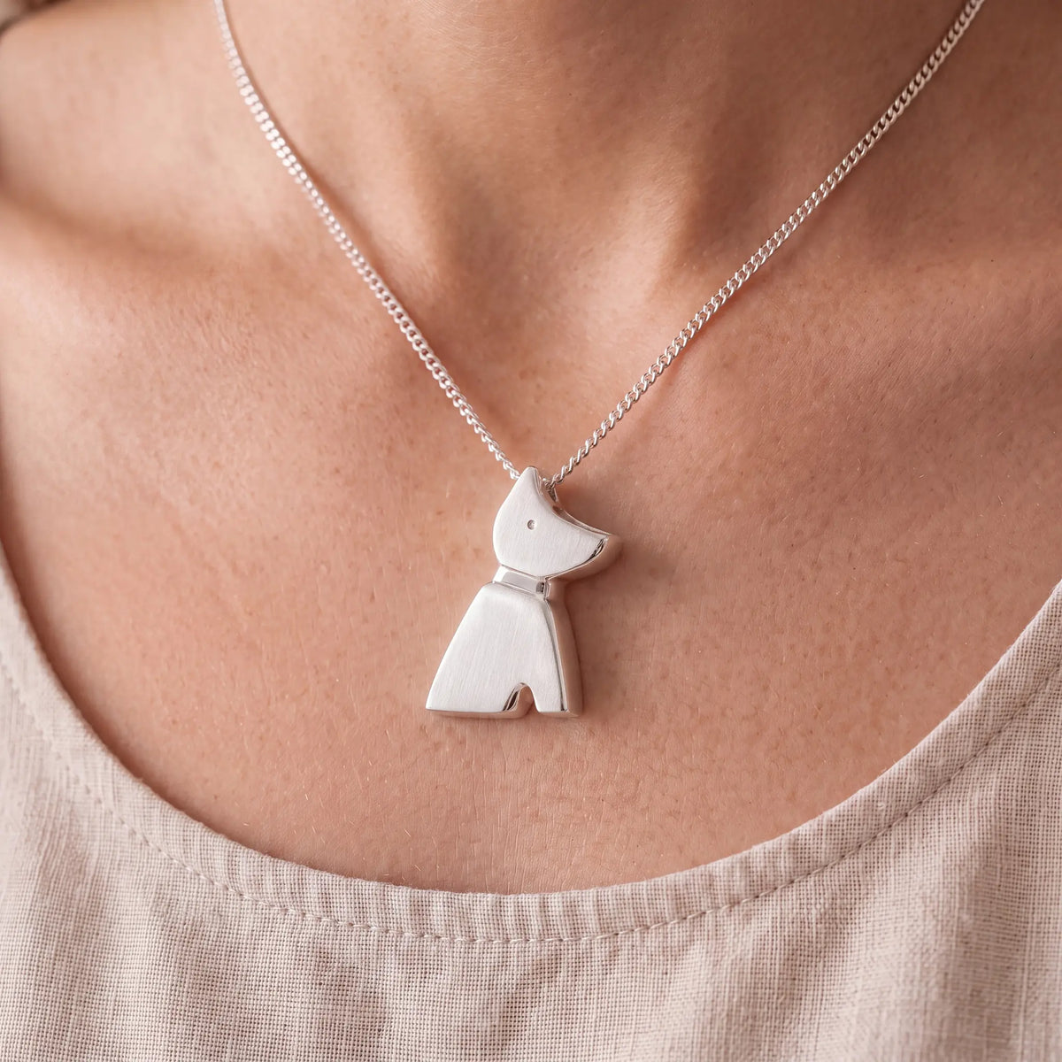 Self-fill-Dog-Memorial-Ashes-Pendant-Worn