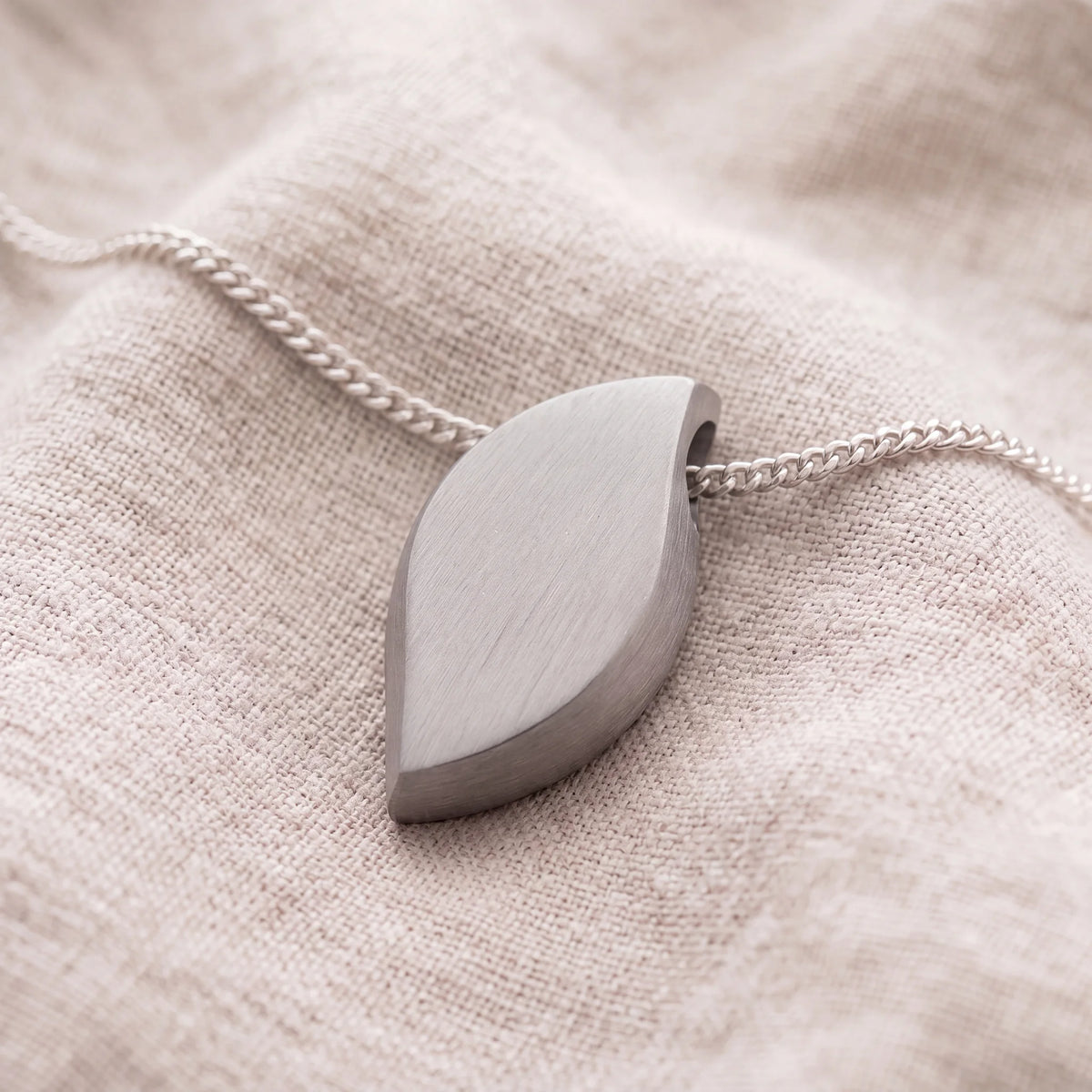 Self-fill-Eternal-Flame-Memorial-Ashes-Pendant-On-Linen