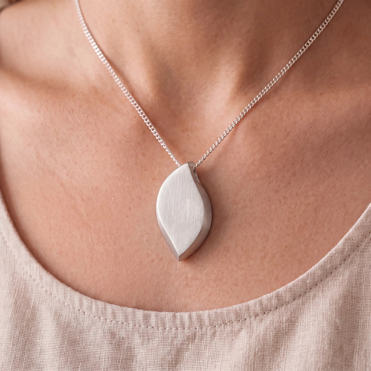 Self-fill-Eternal-Flame-Memorial-Ashes-Pendant-Worn