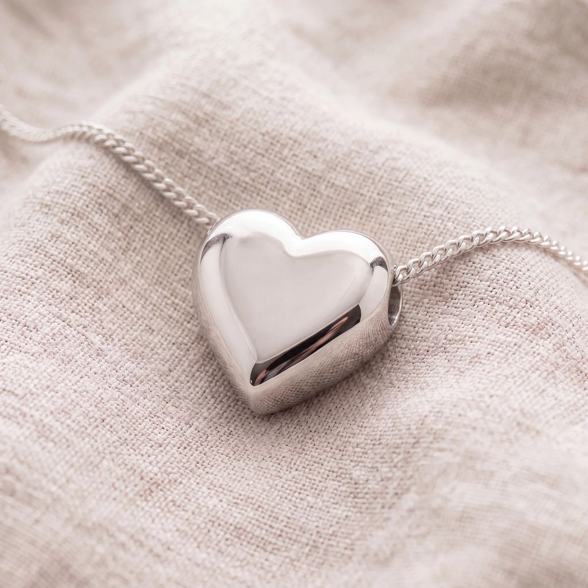 Self-fill-Eternal-Heart-Memorial-Ashes-Pendant-On-Linen