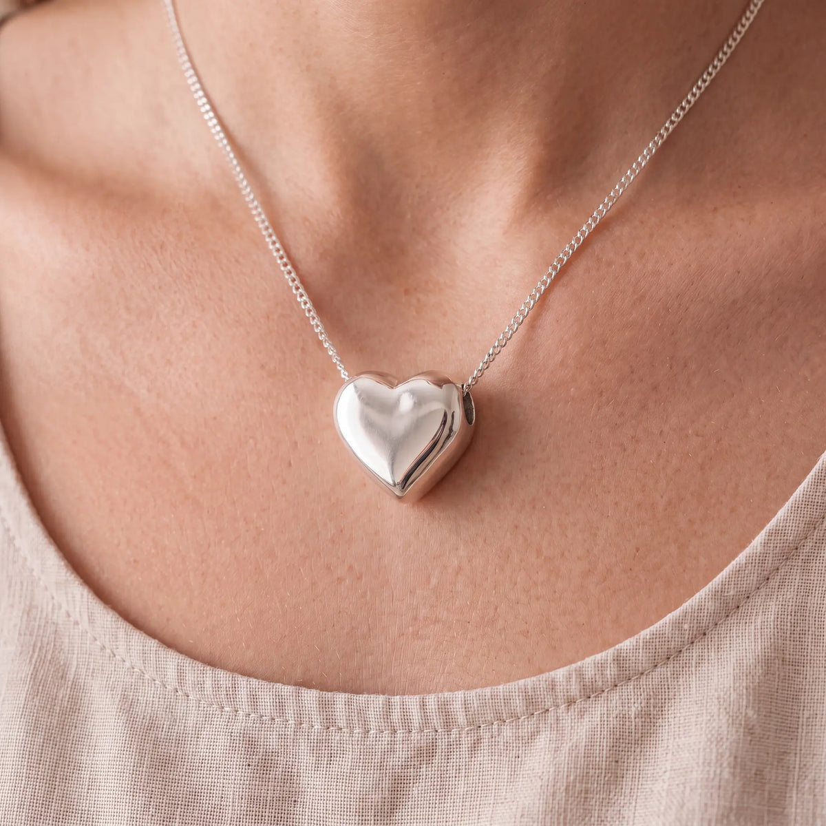 Self-fill-Eternal-Heart-Memorial-Ashes-Pendant-Worn