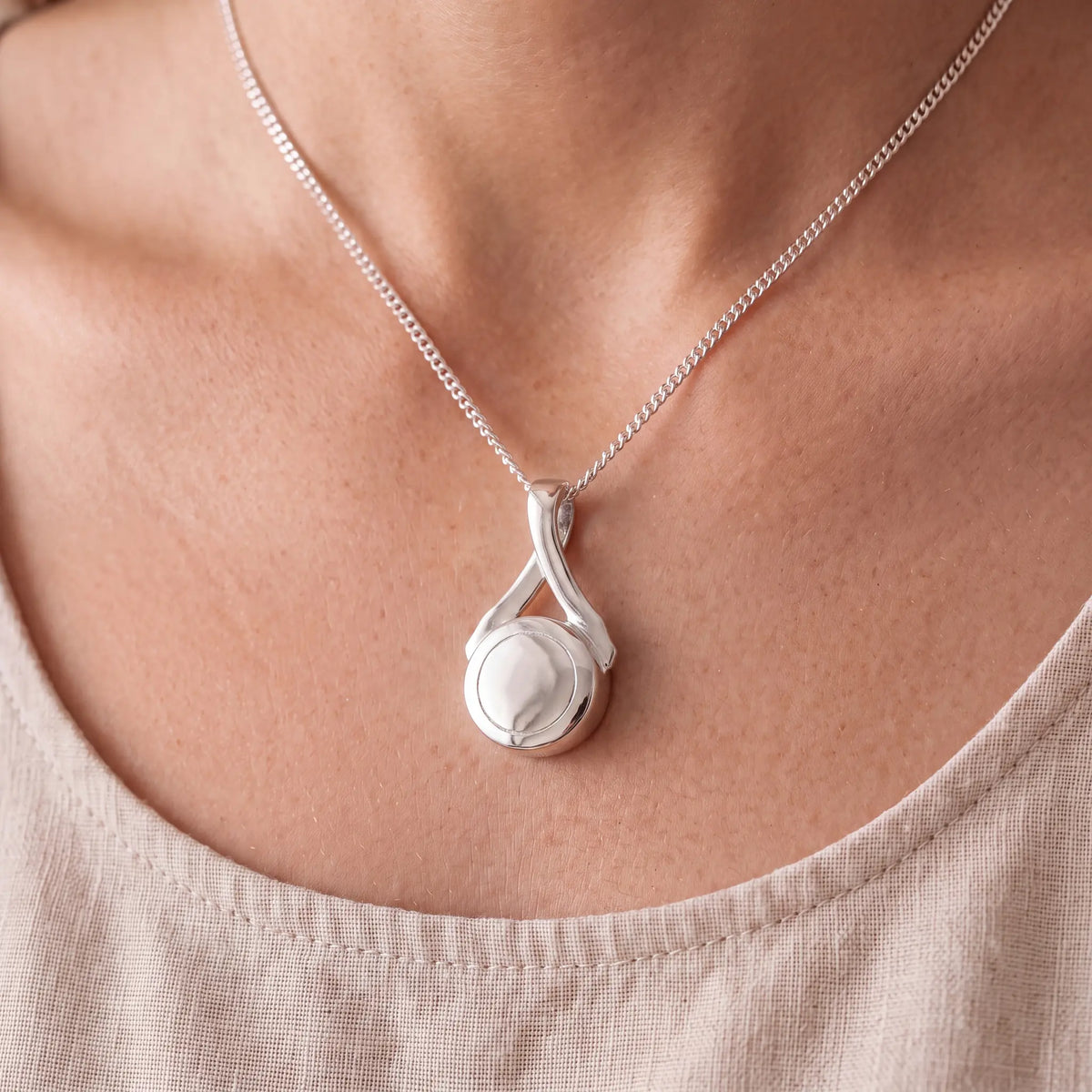 Self-fill-Everlasting-Embrace-Memorial-Ashes-Pendant-Worn