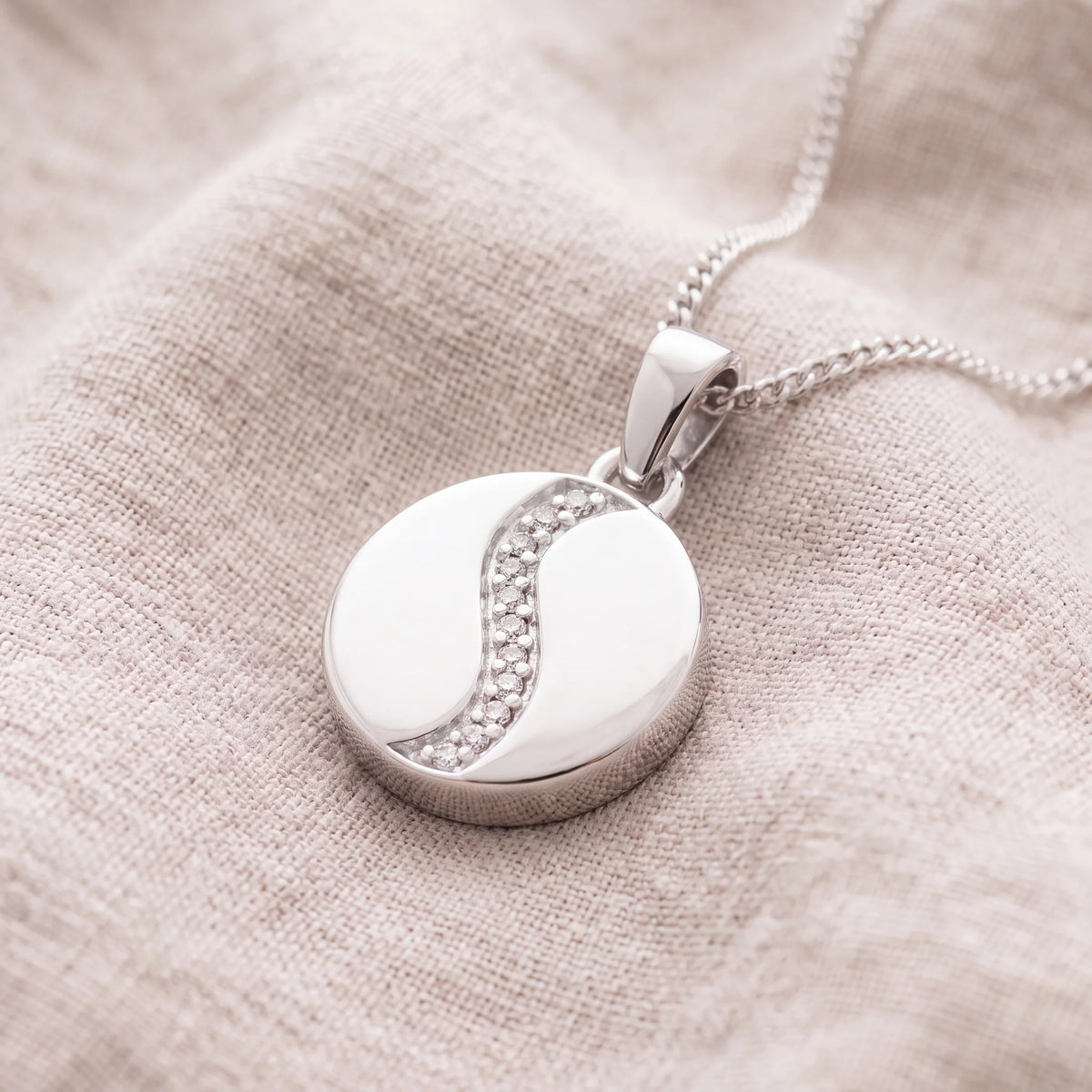 Self-fill-Flow-Memorial-Ashes-Pendant-On-Linen