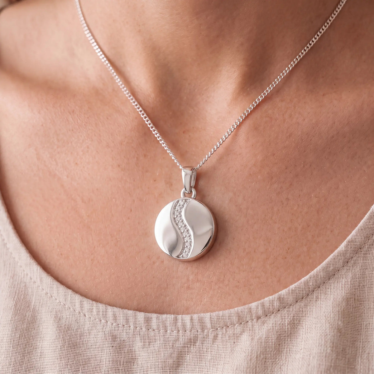 Self-fill-Flow-Memorial-Ashes-Pendant-Worn