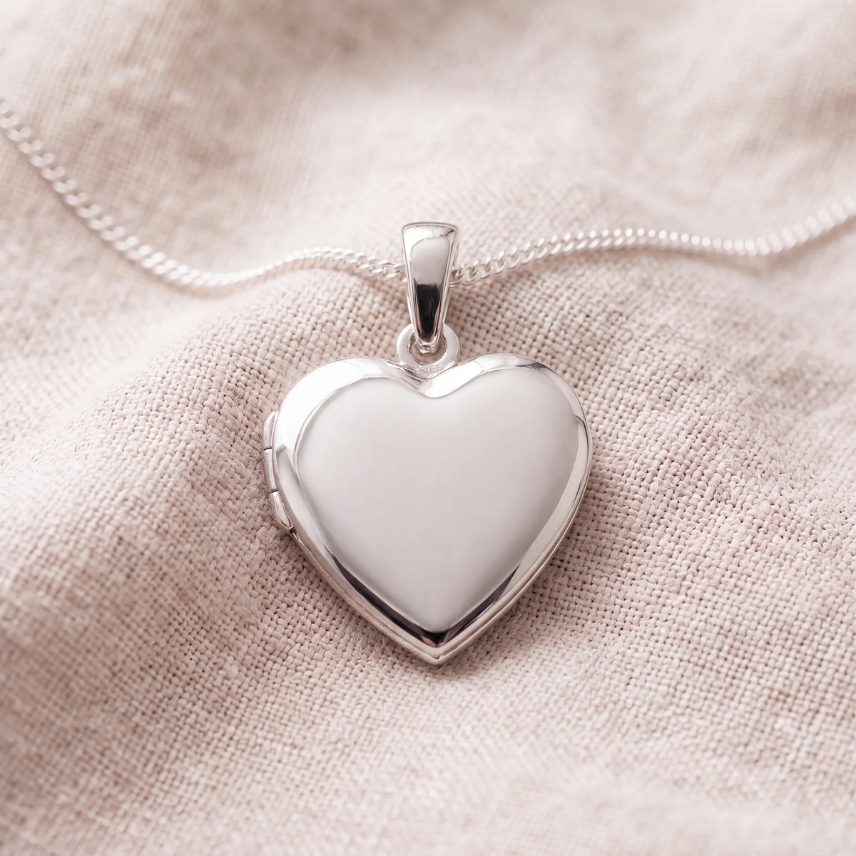 Self-fill-Heart-Locket-Memorial-Ashes-Pendant-On-Linen