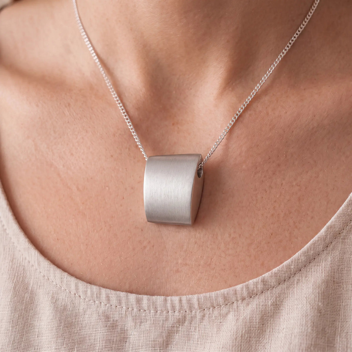 Self-fill-Horizon-Memorial-Ashes-Pendant-Worn