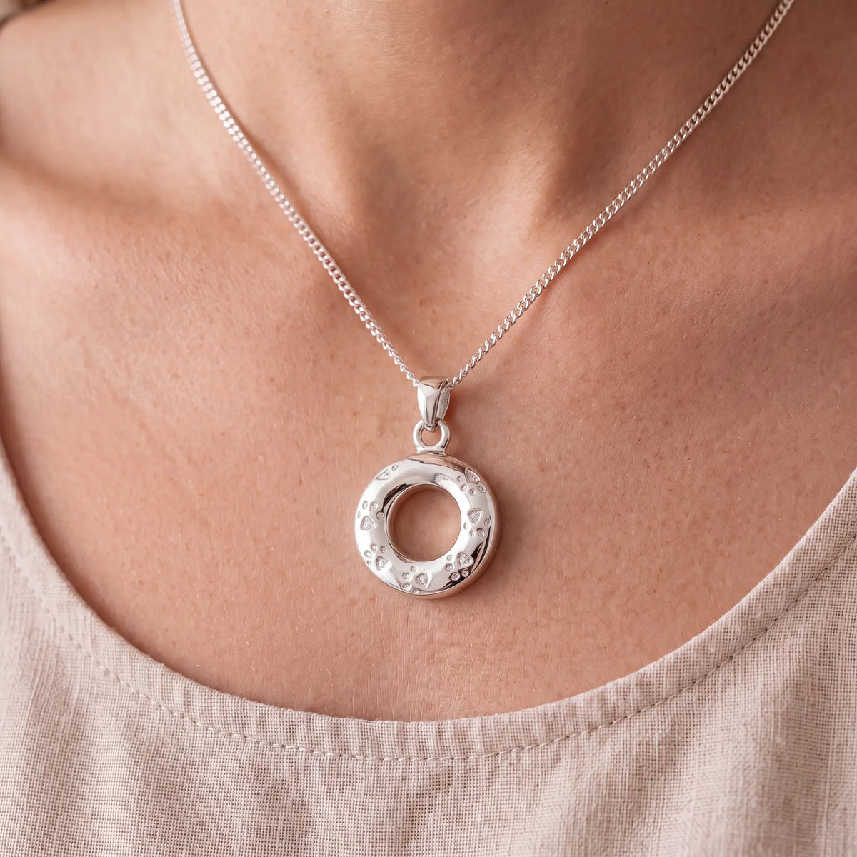 Self-fill-Paw-Print-Circle-of-Life-Memorial-Ashes-Pendant-Worn