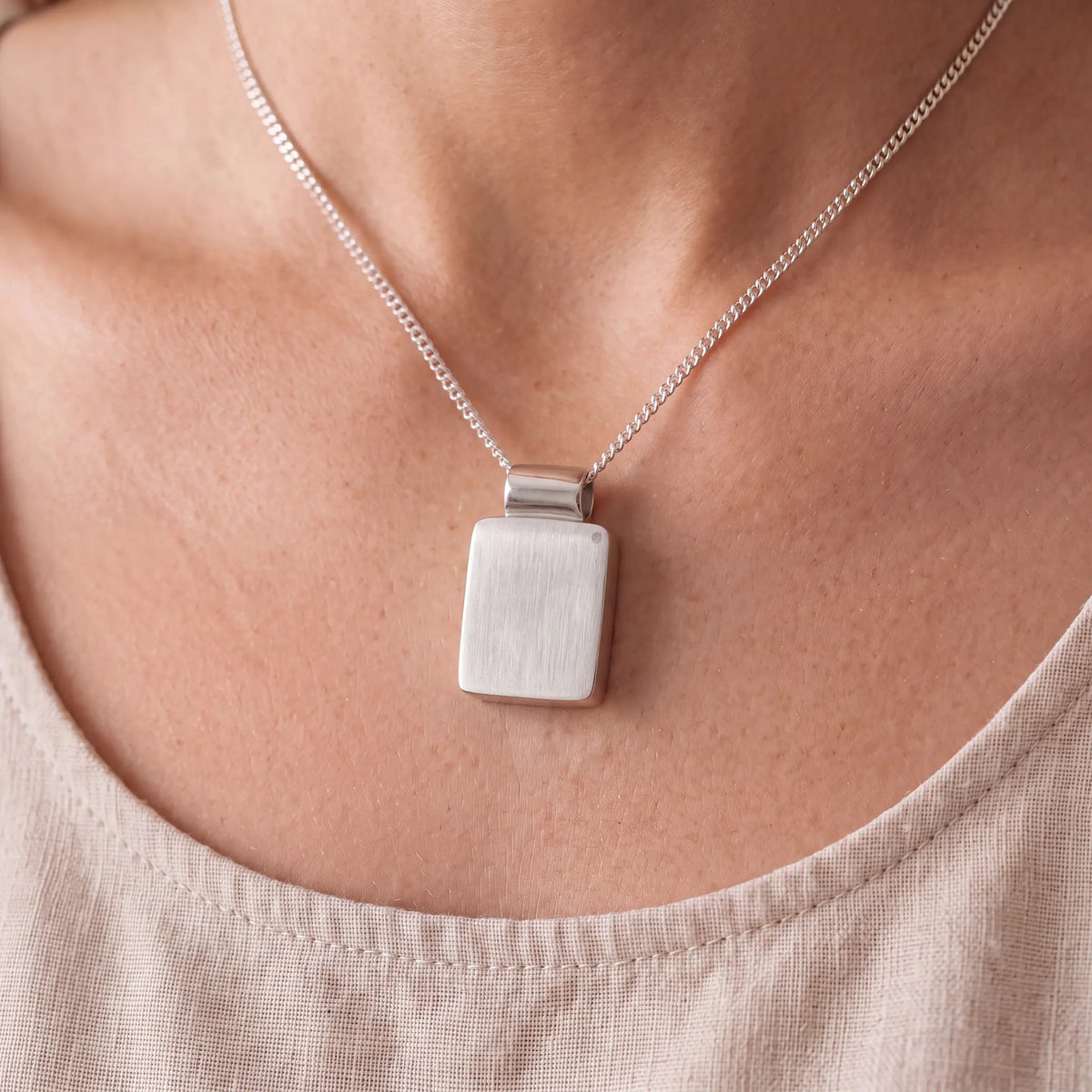 Self-fill-Rectangular-Memorial-Pet-Ashes-Pendant-Worn