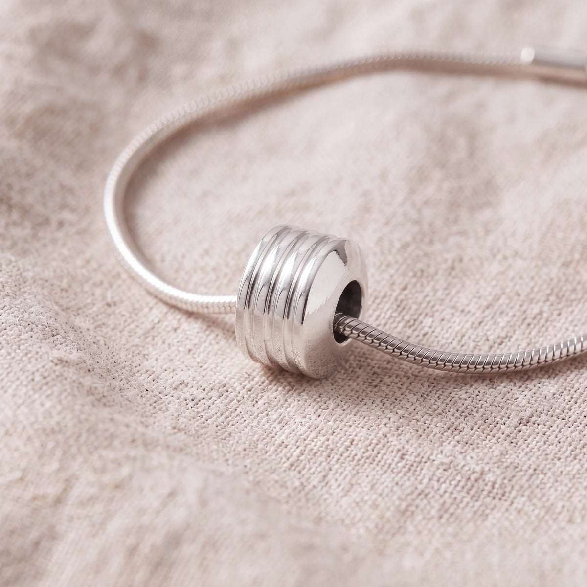 Self-fill-Round-Enchant-Memorial-Ashes-Charm-Bead-On-Linen