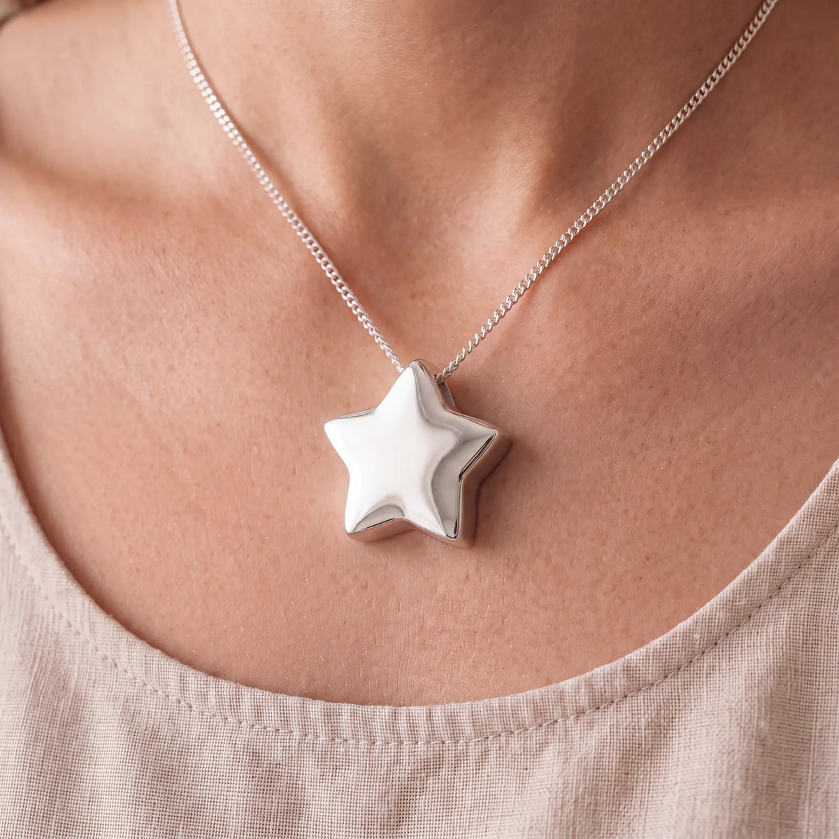 Self-fill-Star-Memorial-Ashes-Pendant-Worn