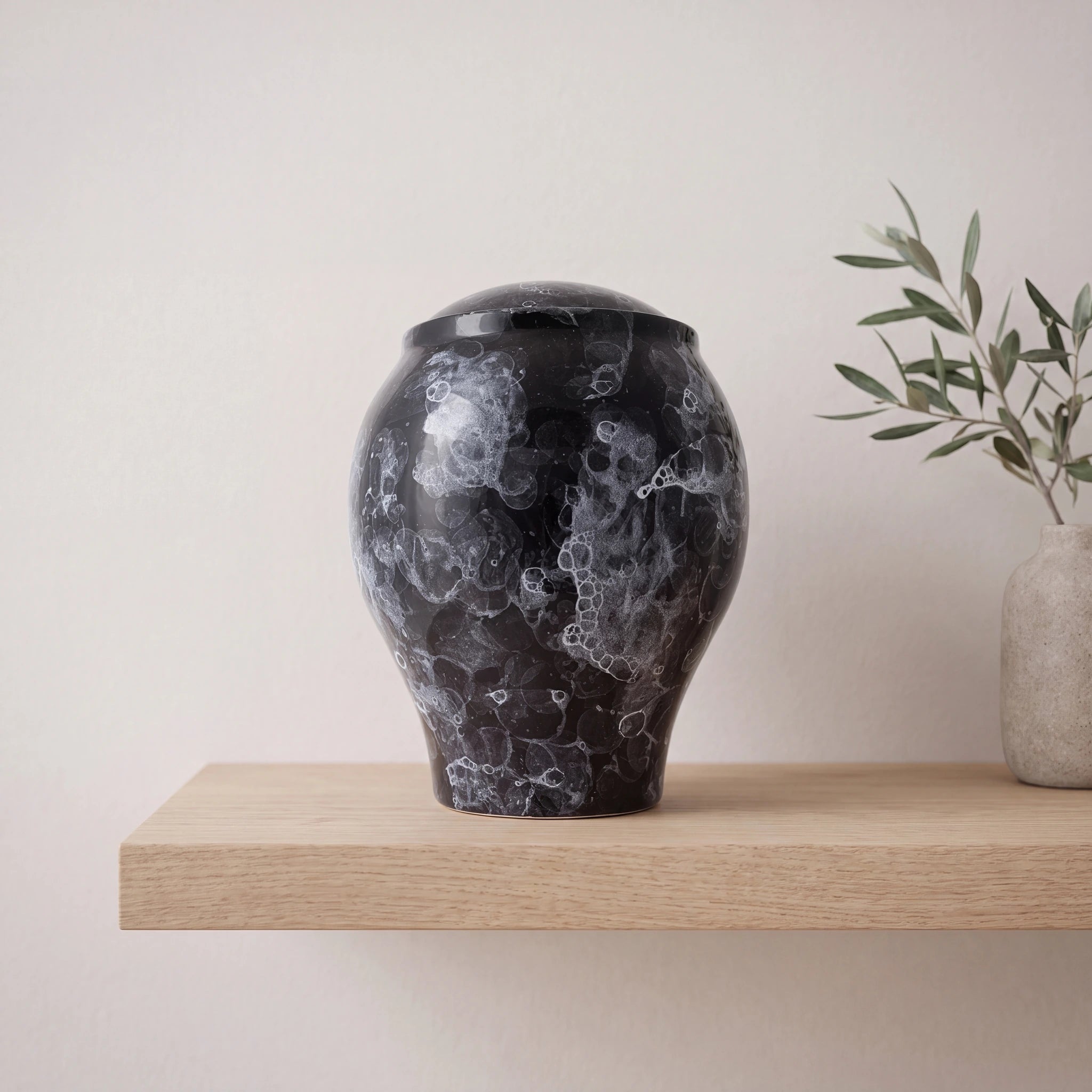 Splash Classic Adult Cremation Urn for Ashes in Black
