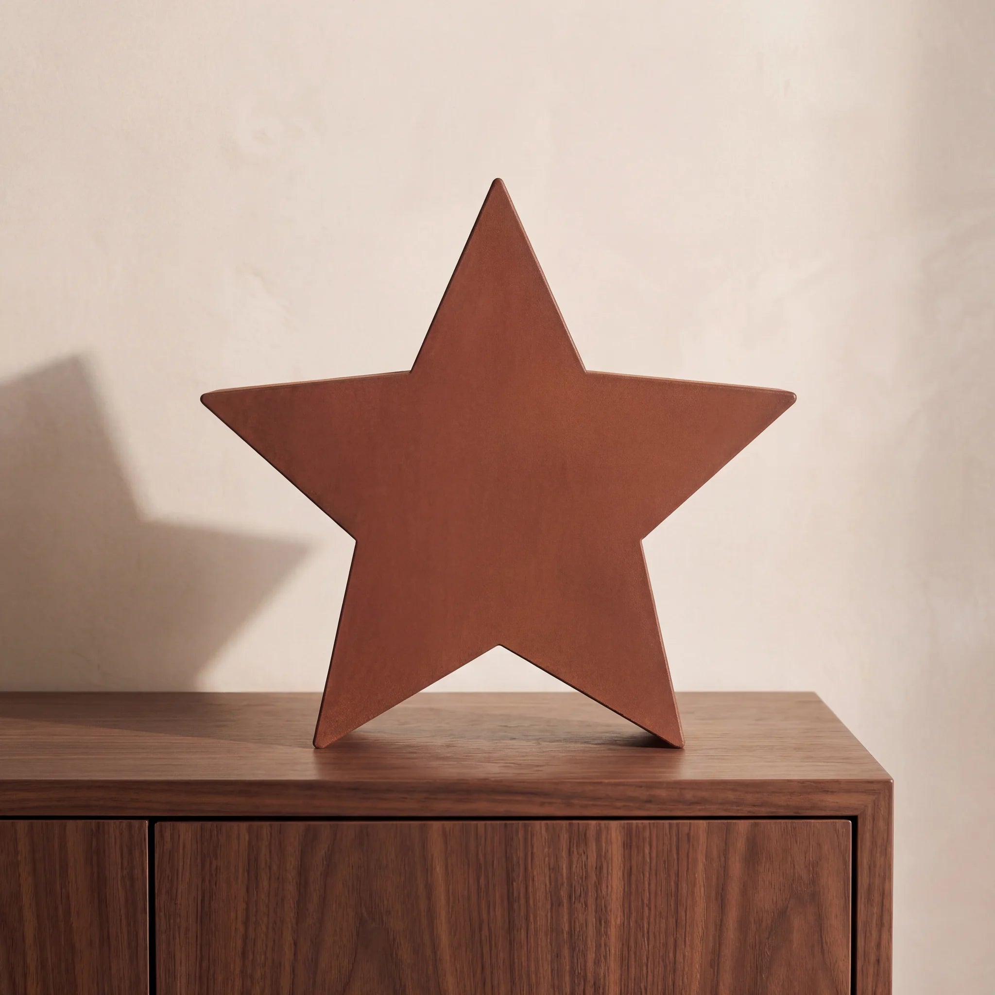 Star-Adult-Cremation-Urn-for-Ashes-in-Corten-Steel-amto_walnut