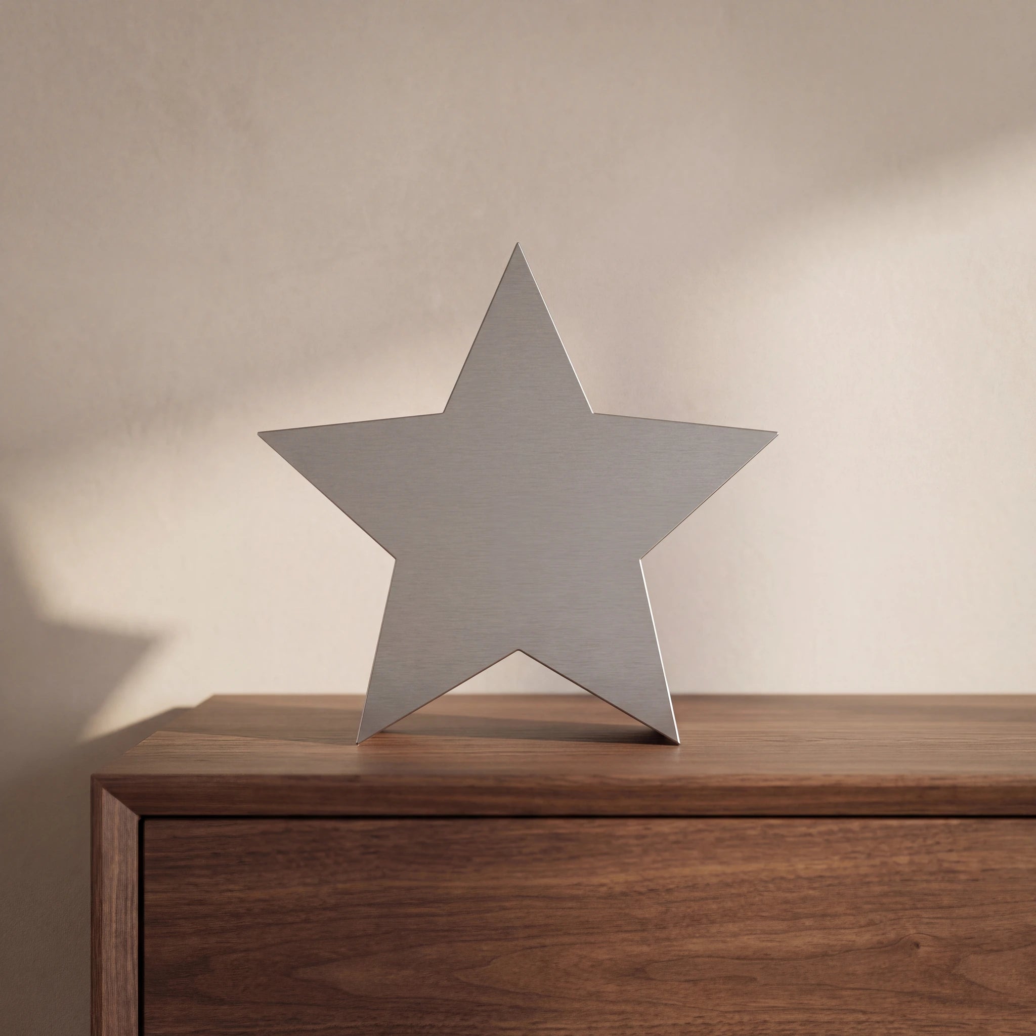 Star-Medium-Urn-for-Ashes-in-Stainless-Steel-amto_walnut