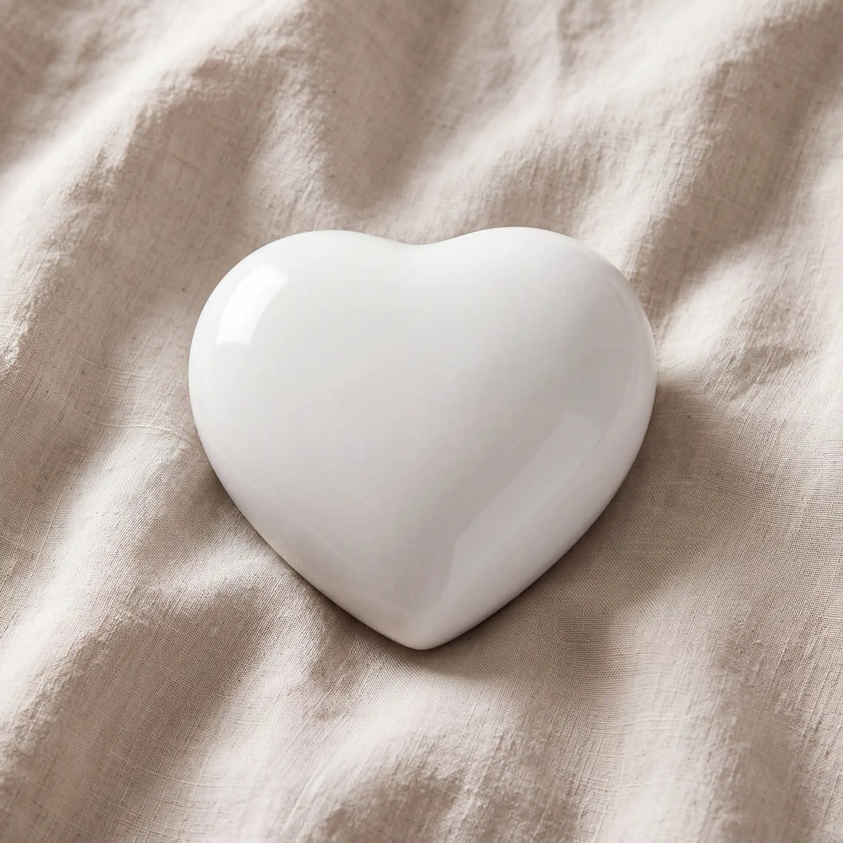 Teardrop-Heart-Keepsake-Urn-for-Ashes-in-Pure-White-On-Linen