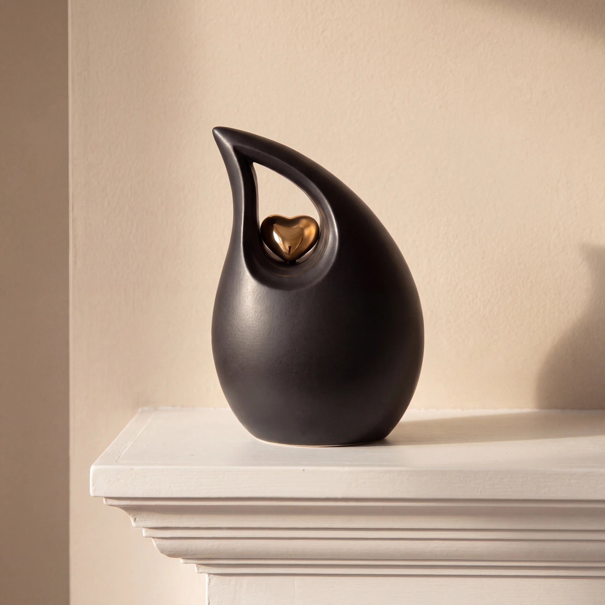Teardrop-Heart-Medium-Urn-for-Ashes-in-Black-and-Gold-Mantelpiece