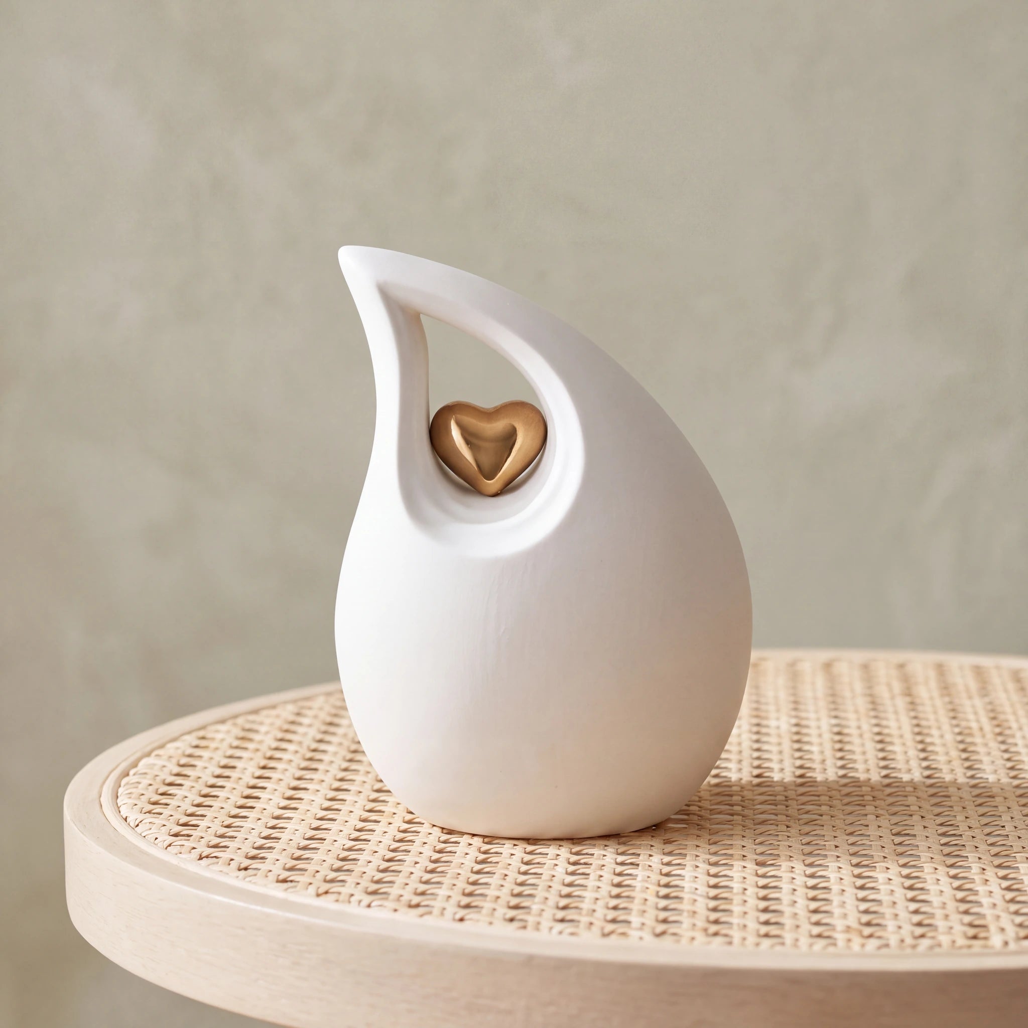 Teardrop-Heart-Medium-Urn-for-Ashes-in-White-and-Gold-Cane-Table