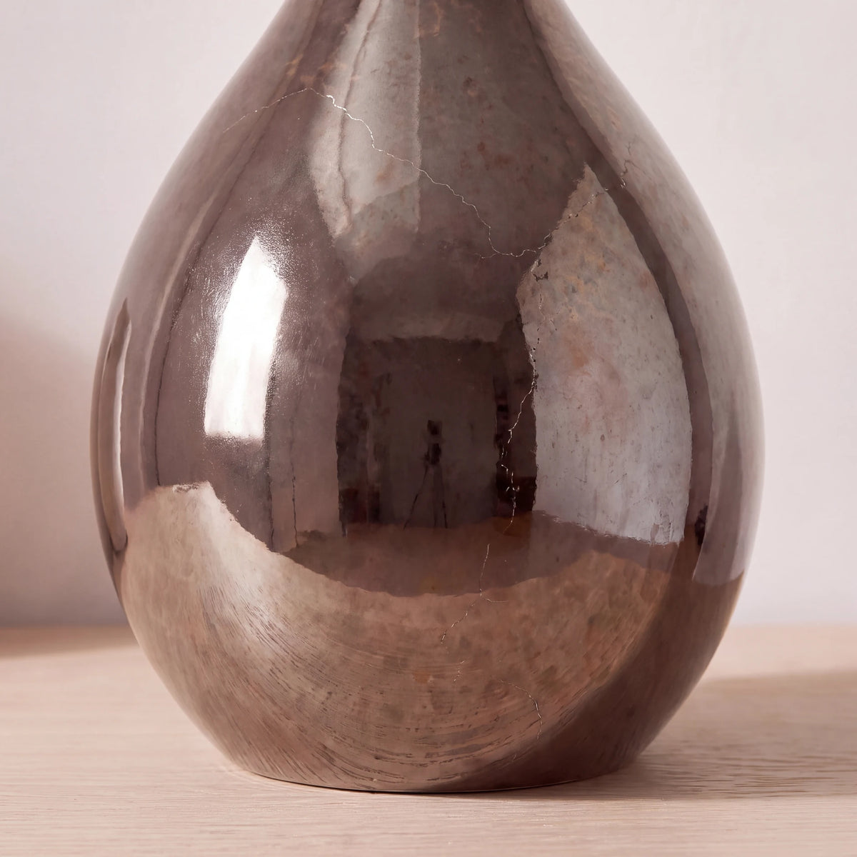 Teardrop-Keepsake-Urn-for-Ashes-Glaze-Detail