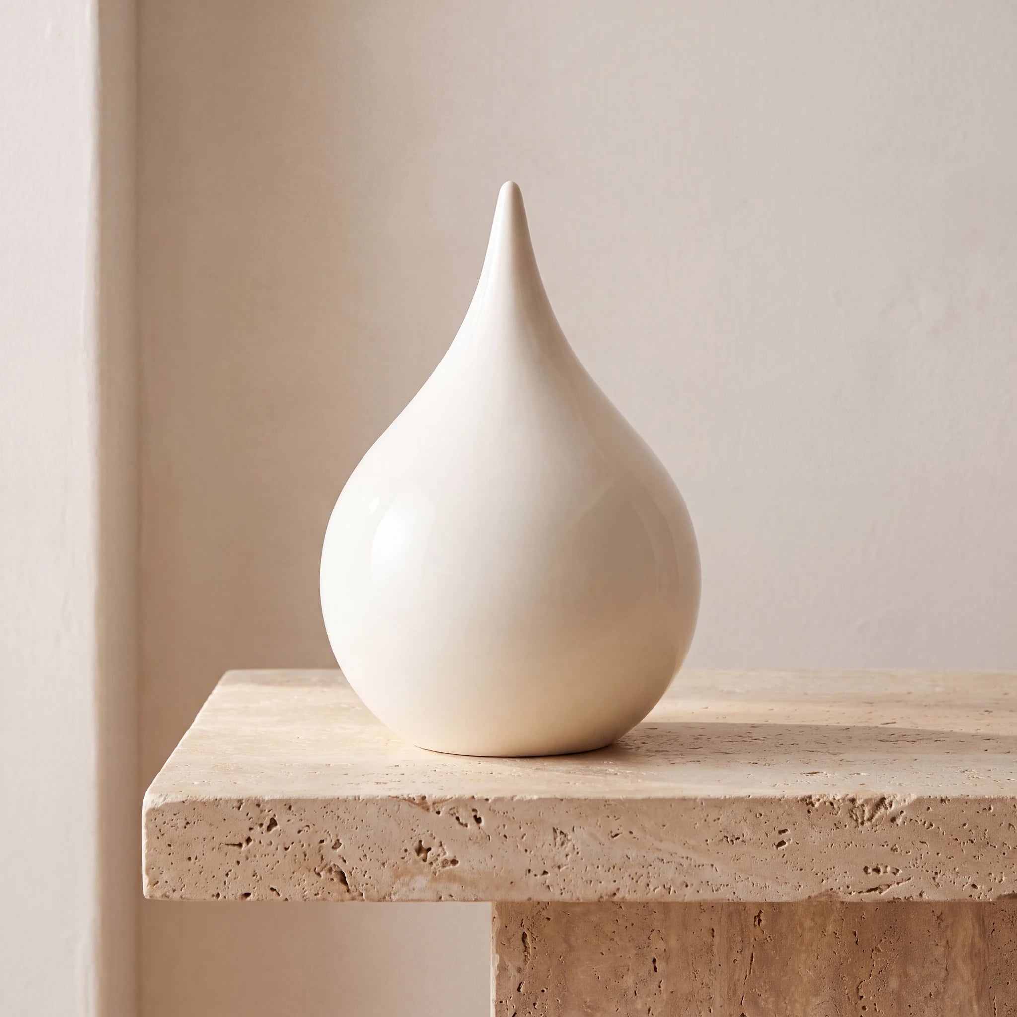 Teardrop-Keepsake-Urn-for-Ashes-in-White-Travertine-Ledge