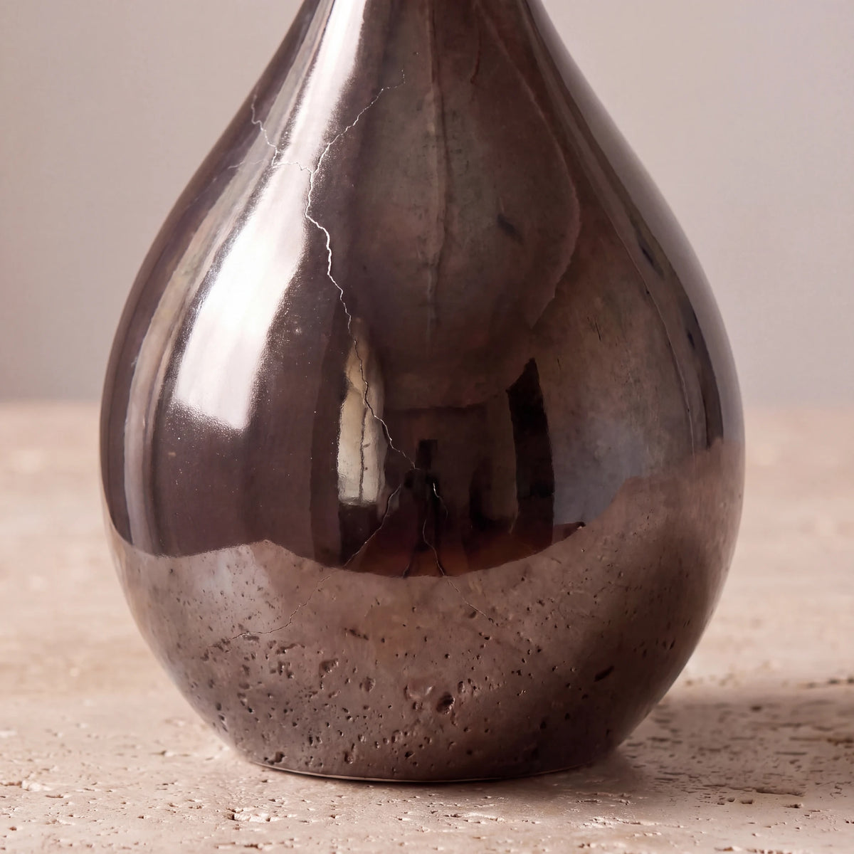 Teardrop-Small-Urn-for-Ashes-Glaze-Detail