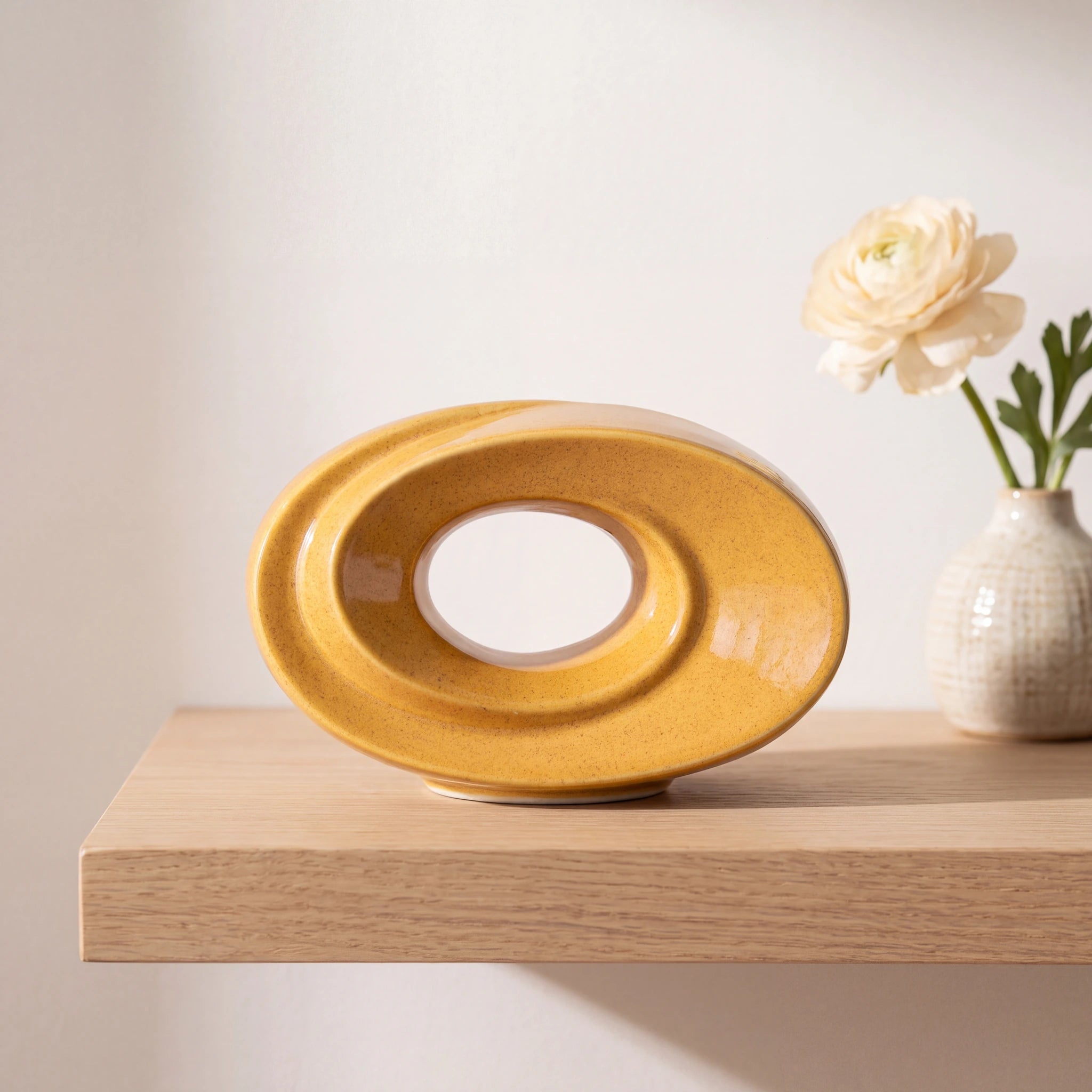 The-Passage-Small-Urn-for-Ashes-in-Amber-keepsake_bud_vase