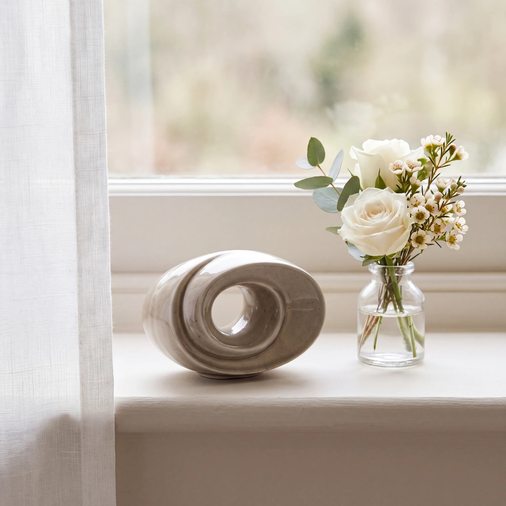 The-Passage-Small-Urn-for-Ashes-in-Beige-Grey-keepsake_windowsill_posy-Right-Angle